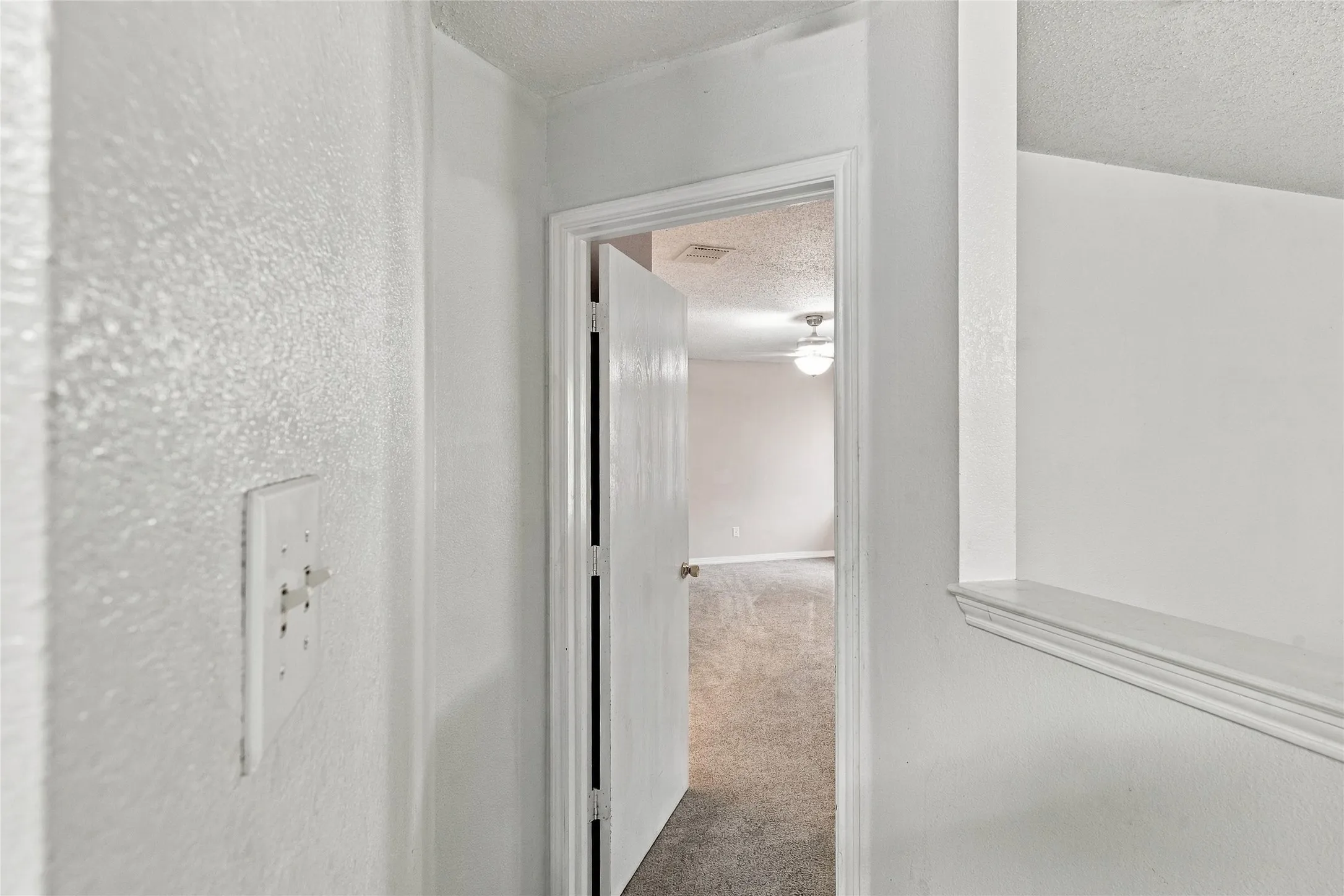 Single Family Residence For Sale in Tarrant County , 5313 Temecula Road, Fort Worth, Texas 76244, 4 Bedroom, 2 Bathroom, 2 Garage spaces, 2,080 Sqft, built in 2003, mls#21405246, Real Estate Agent in Fort Worth, Homes For Sale in Tarrant county, Homes For Sale in Fort Worth, Realtor in Fort Worth Texas, Real Estate Brokerage Independent Realty Texas, Luminita Cordes Realtor
