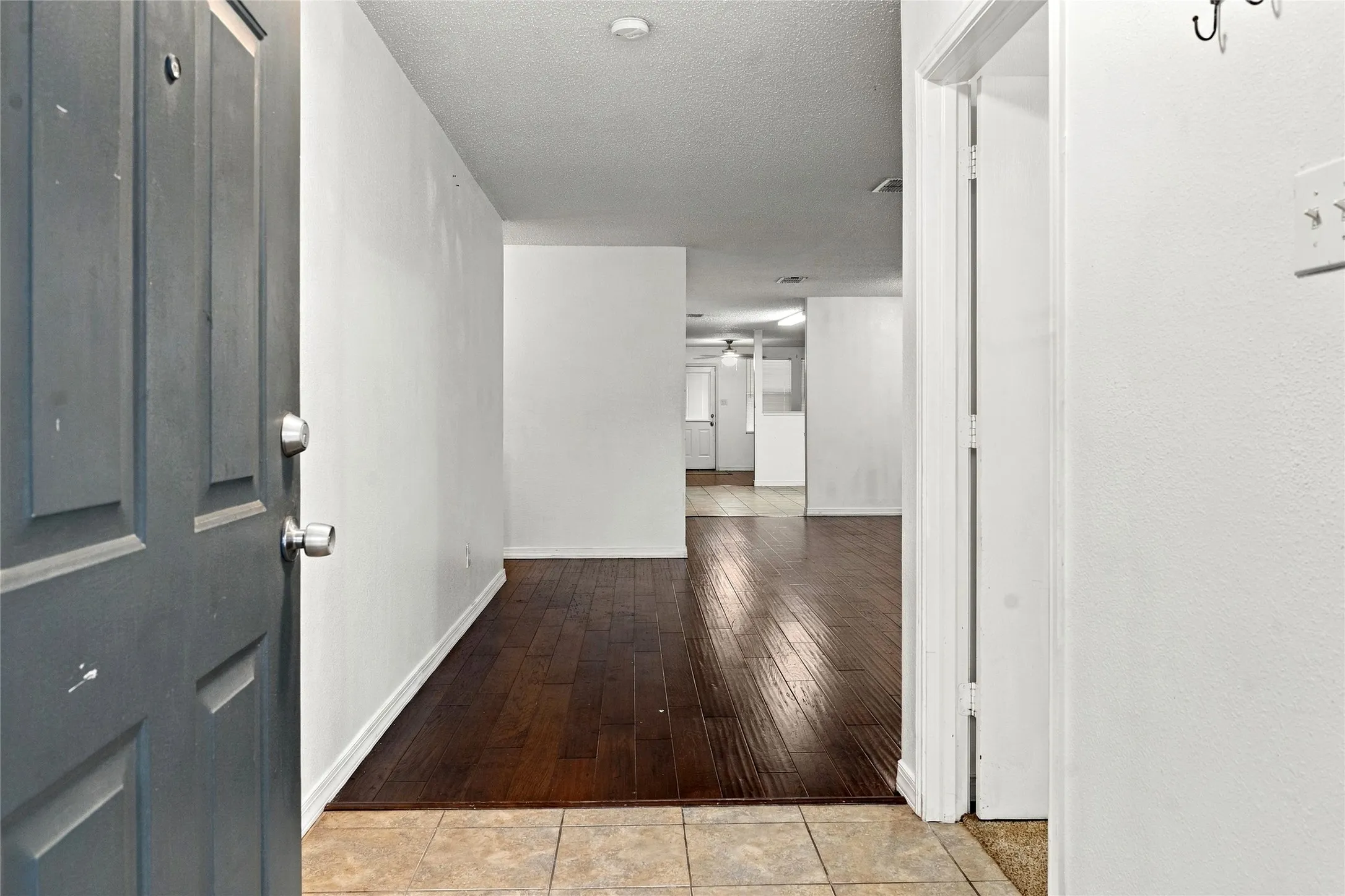 Single Family Residence For Sale in Tarrant County , 5313 Temecula Road, Fort Worth, Texas 76244, 4 Bedroom, 2 Bathroom, 2 Garage spaces, 2,080 Sqft, built in 2003, mls#21405246, Real Estate Agent in Fort Worth, Homes For Sale in Tarrant county, Homes For Sale in Fort Worth, Realtor in Fort Worth Texas, Real Estate Brokerage Independent Realty Texas, Luminita Cordes Realtor