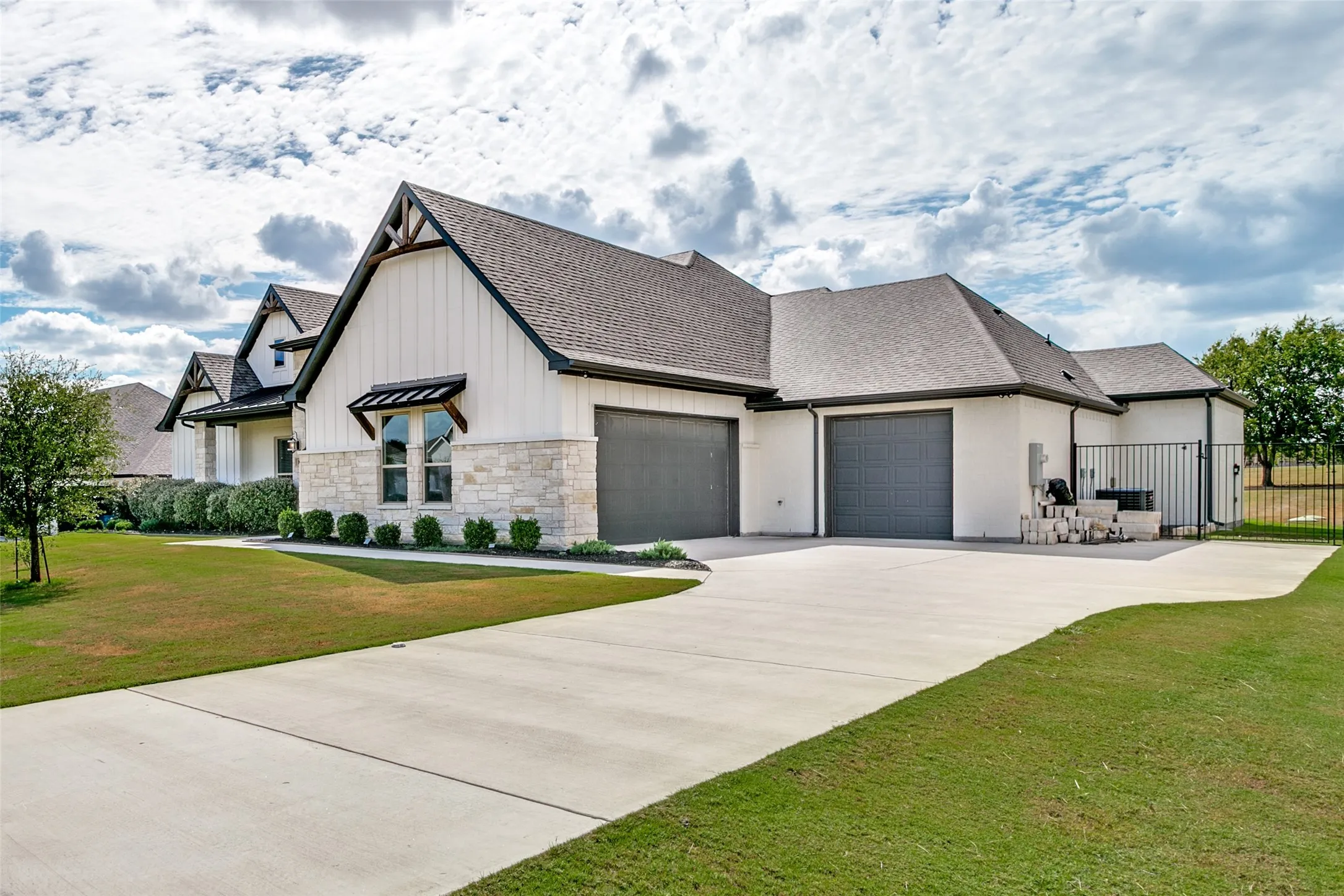 Single Family Residence For Rent in Parker County , 1025 Aledo Ridge Court, Fort Worth, Texas 76108, 5 Bedroom, 3 Bathroom, 3 Garage spaces, 3,221 Sqft, built in 2021, mls#21405248, Real Estate Agent in Fort Worth, Homes For Rent in Parker county, Homes For Rent in Fort Worth, Realtor in Fort Worth Texas, Real Estate Brokerage Independent Realty Texas, Luminita Cordes Realtor