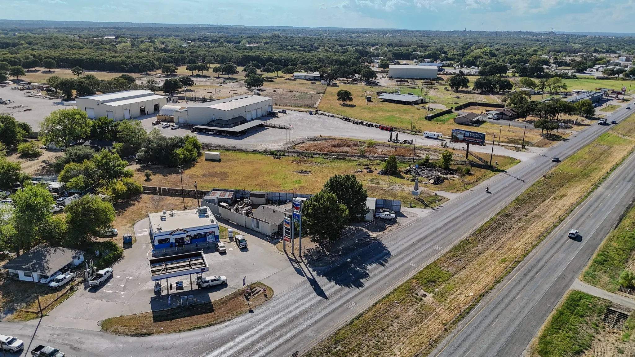 Single Family Residence For Sale in Parker County , 5090 E Highway 199, Springtown, Texas 76082, 4 Bedroom, 2 Bathroom, Garage spaces, 1,437 Sqft, built in 1965, mls#21405249, Real Estate Agent in Springtown, Homes For Sale in Parker county, Homes For Sale in Springtown, Realtor in Springtown Texas, Real Estate Brokerage Independent Realty Texas, Luminita Cordes Realtor