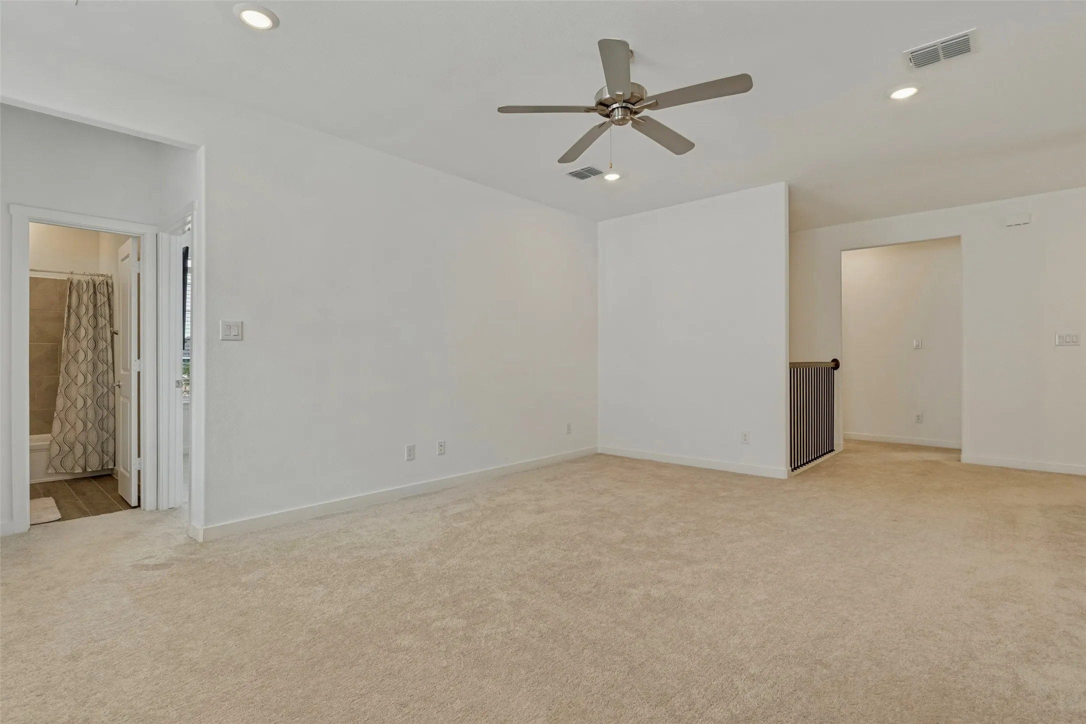 Single Family Residence For Sale in Denton County , 129 Invermore Drive, Little Elm, Texas 75068, 5 Bedroom, 5 Bathroom, 2 Garage spaces, 3,357 Sqft, built in 2024, mls#21401687, Real Estate Agent in Little Elm, Homes For Sale in Denton county, Homes For Sale in Little Elm, Realtor in Little Elm Texas, Real Estate Brokerage Independent Realty Texas, Luminita Cordes Realtor