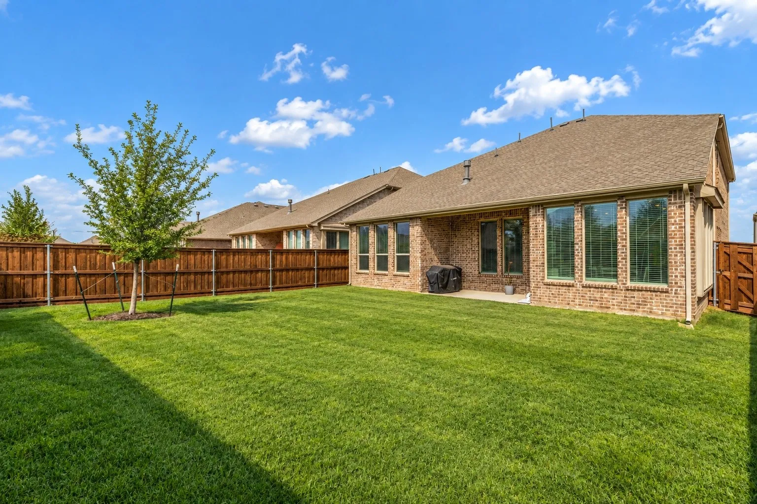 Single Family Residence For Sale in Denton County , 129 Invermore Drive, Little Elm, Texas 75068, 5 Bedroom, 5 Bathroom, 2 Garage spaces, 3,357 Sqft, built in 2024, mls#21401687, Real Estate Agent in Little Elm, Homes For Sale in Denton county, Homes For Sale in Little Elm, Realtor in Little Elm Texas, Real Estate Brokerage Independent Realty Texas, Luminita Cordes Realtor