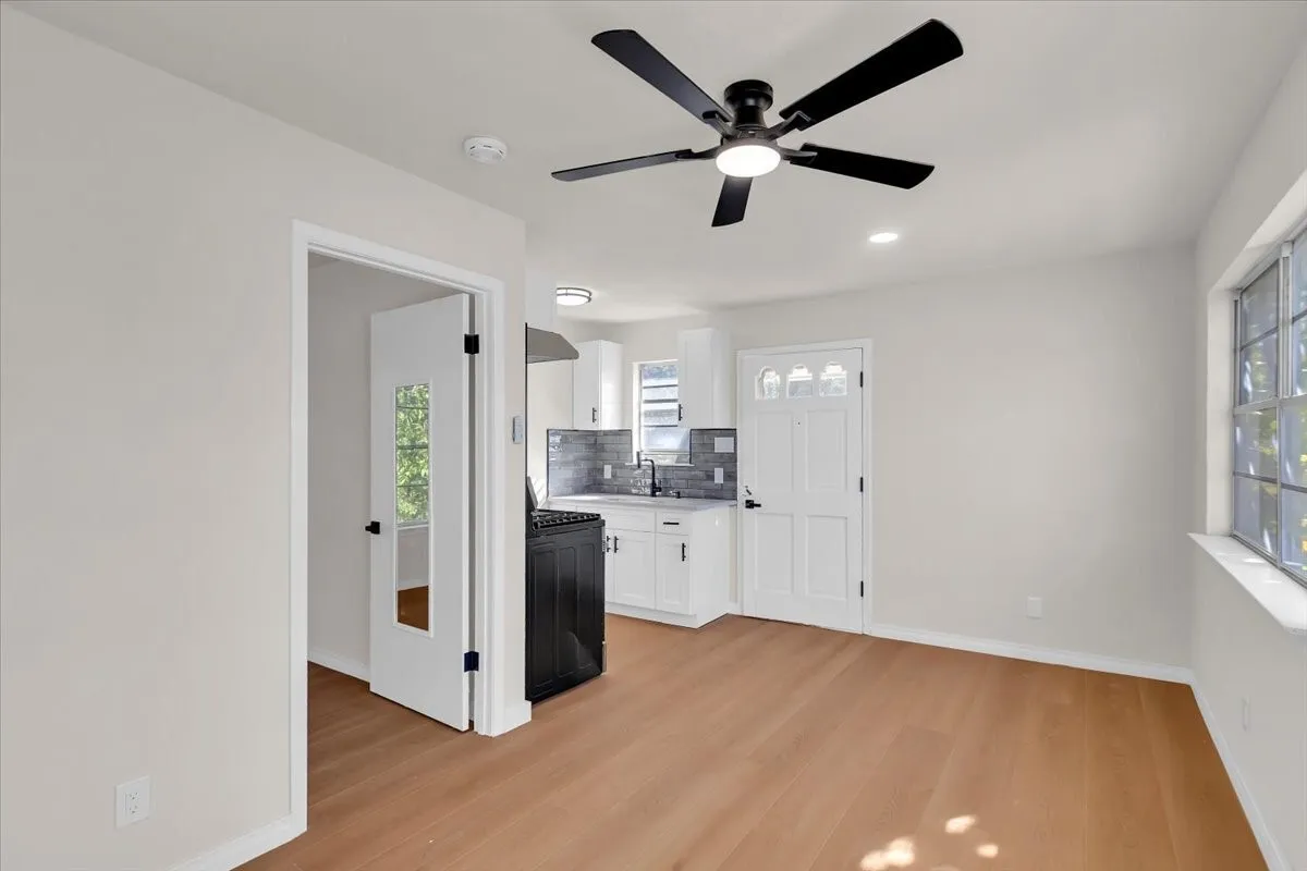 Single Family Residence For Sale in Dallas County , 732 James Drive, Richardson, Texas 75080, 4 Bedroom, 3 Bathroom, 1 Garage spaces, 1,975 Sqft, built in 1957, mls#21405093, Real Estate Agent in Richardson, Homes For Sale in Dallas county, Homes For Sale in Richardson, Realtor in Richardson Texas, Real Estate Brokerage Independent Realty Texas, Luminita Cordes Realtor