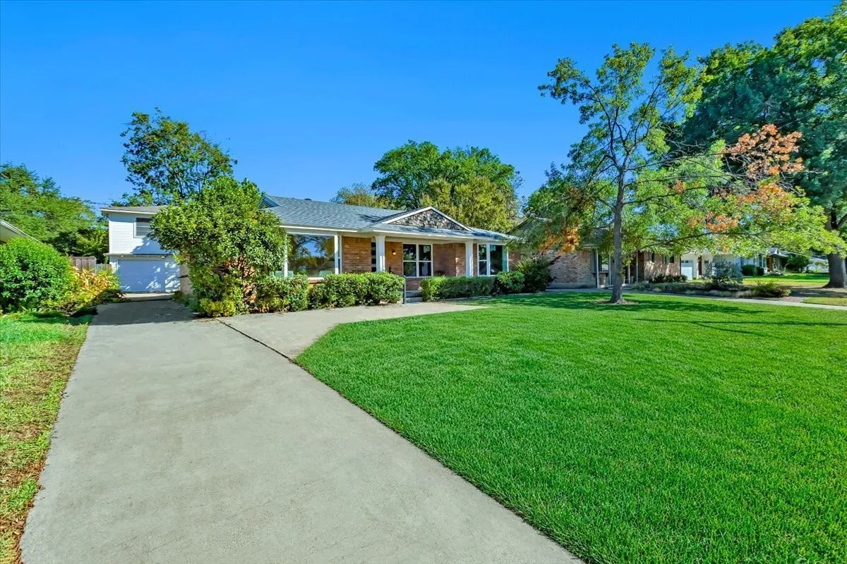Single Family Residence For Sale in Dallas County , 732 James Drive, Richardson, Texas 75080, 4 Bedroom, 3 Bathroom, 1 Garage spaces, 1,975 Sqft, built in 1957, mls#21405093, Real Estate Agent in Richardson, Homes For Sale in Dallas county, Homes For Sale in Richardson, Realtor in Richardson Texas, Real Estate Brokerage Independent Realty Texas, Luminita Cordes Realtor