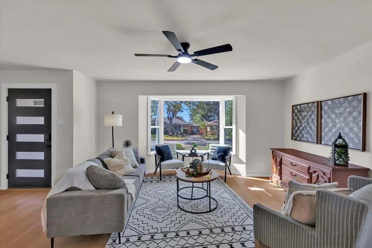 Single Family Residence For Sale in Dallas County , 732 James Drive, Richardson, Texas 75080, 4 Bedroom, 3 Bathroom, 1 Garage spaces, 1,975 Sqft, built in 1957, mls#21405093, Real Estate Agent in Richardson, Homes For Sale in Dallas county, Homes For Sale in Richardson, Realtor in Richardson Texas, Real Estate Brokerage Independent Realty Texas, Luminita Cordes Realtor