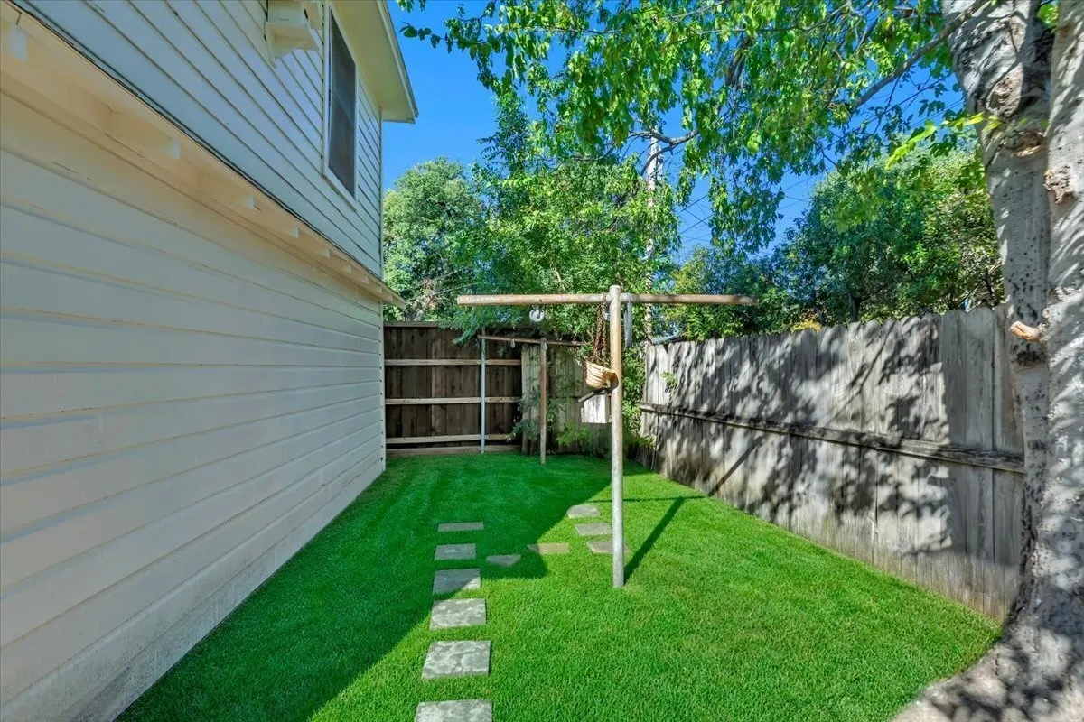 Single Family Residence For Sale in Dallas County , 732 James Drive, Richardson, Texas 75080, 4 Bedroom, 3 Bathroom, 1 Garage spaces, 1,975 Sqft, built in 1957, mls#21405093, Real Estate Agent in Richardson, Homes For Sale in Dallas county, Homes For Sale in Richardson, Realtor in Richardson Texas, Real Estate Brokerage Independent Realty Texas, Luminita Cordes Realtor