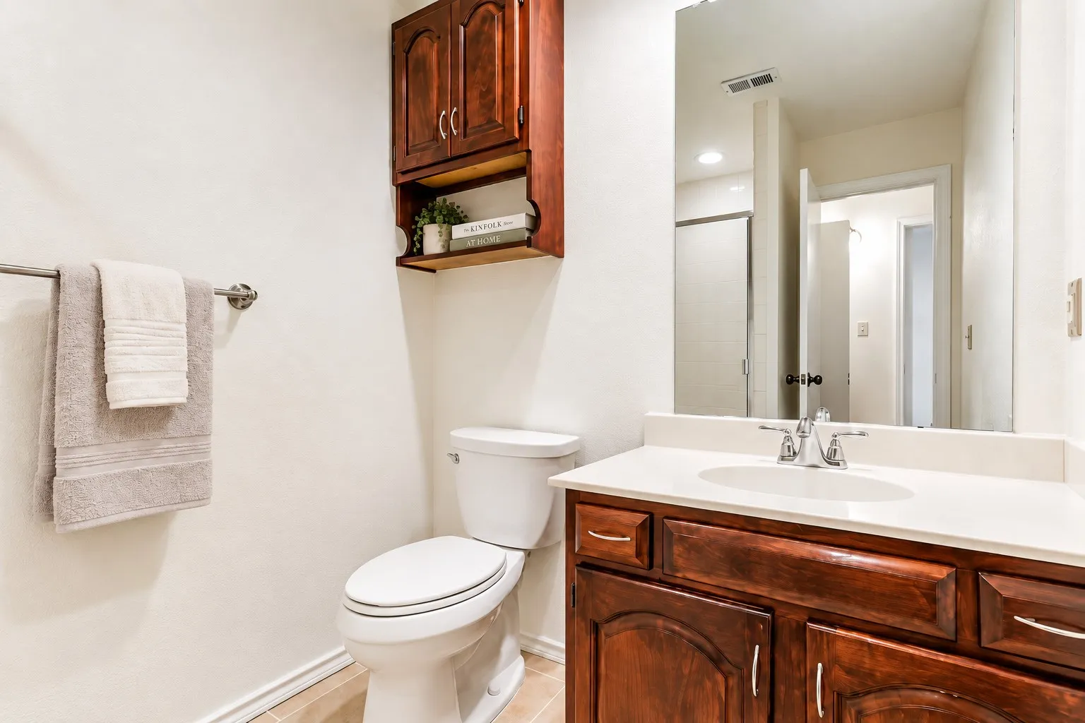 Condominium For Sale in Dallas County , 5100 Verde Valley Lane 280, Dallas, Texas 75254, 2 Bedroom, 2 Bathroom, Garage spaces, 1,154 Sqft, built in 1982, mls#21405092, Real Estate Agent in Dallas, Homes For Sale in Dallas county, Homes For Sale in Dallas, Realtor in Dallas Texas, Real Estate Brokerage Independent Realty Texas, Luminita Cordes Realtor