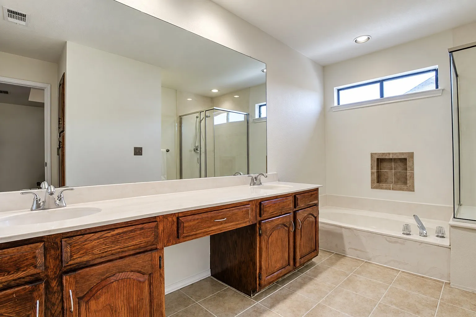 Condominium For Sale in Dallas County , 5100 Verde Valley Lane 280, Dallas, Texas 75254, 2 Bedroom, 2 Bathroom, Garage spaces, 1,154 Sqft, built in 1982, mls#21405092, Real Estate Agent in Dallas, Homes For Sale in Dallas county, Homes For Sale in Dallas, Realtor in Dallas Texas, Real Estate Brokerage Independent Realty Texas, Luminita Cordes Realtor