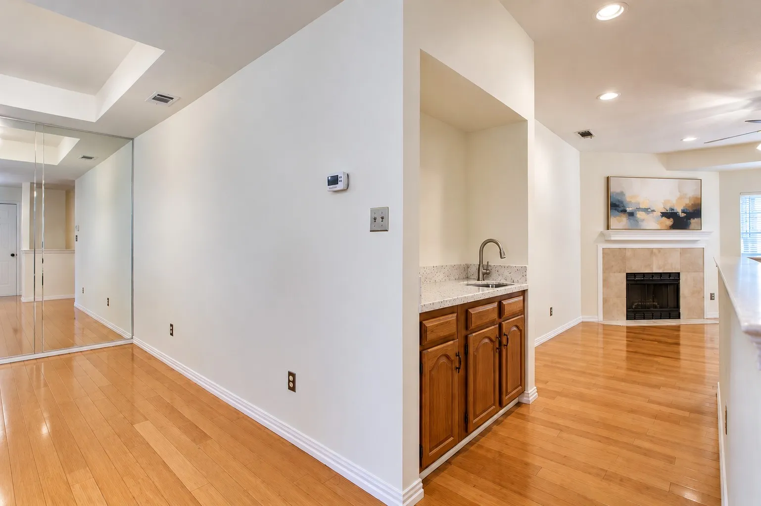Condominium For Sale in Dallas County , 5100 Verde Valley Lane 280, Dallas, Texas 75254, 2 Bedroom, 2 Bathroom, Garage spaces, 1,154 Sqft, built in 1982, mls#21405092, Real Estate Agent in Dallas, Homes For Sale in Dallas county, Homes For Sale in Dallas, Realtor in Dallas Texas, Real Estate Brokerage Independent Realty Texas, Luminita Cordes Realtor