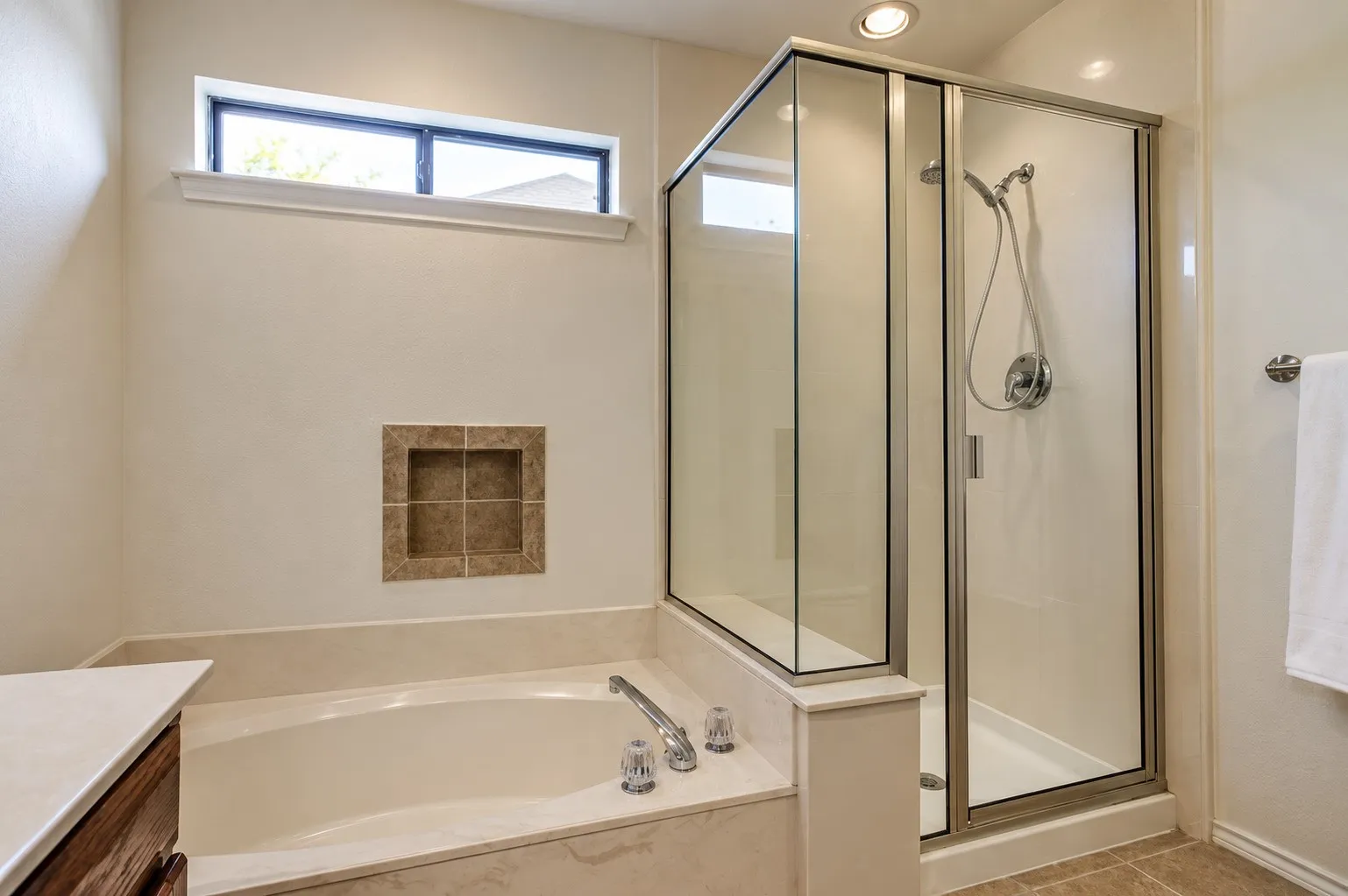 Condominium For Sale in Dallas County , 5100 Verde Valley Lane 280, Dallas, Texas 75254, 2 Bedroom, 2 Bathroom, Garage spaces, 1,154 Sqft, built in 1982, mls#21405092, Real Estate Agent in Dallas, Homes For Sale in Dallas county, Homes For Sale in Dallas, Realtor in Dallas Texas, Real Estate Brokerage Independent Realty Texas, Luminita Cordes Realtor