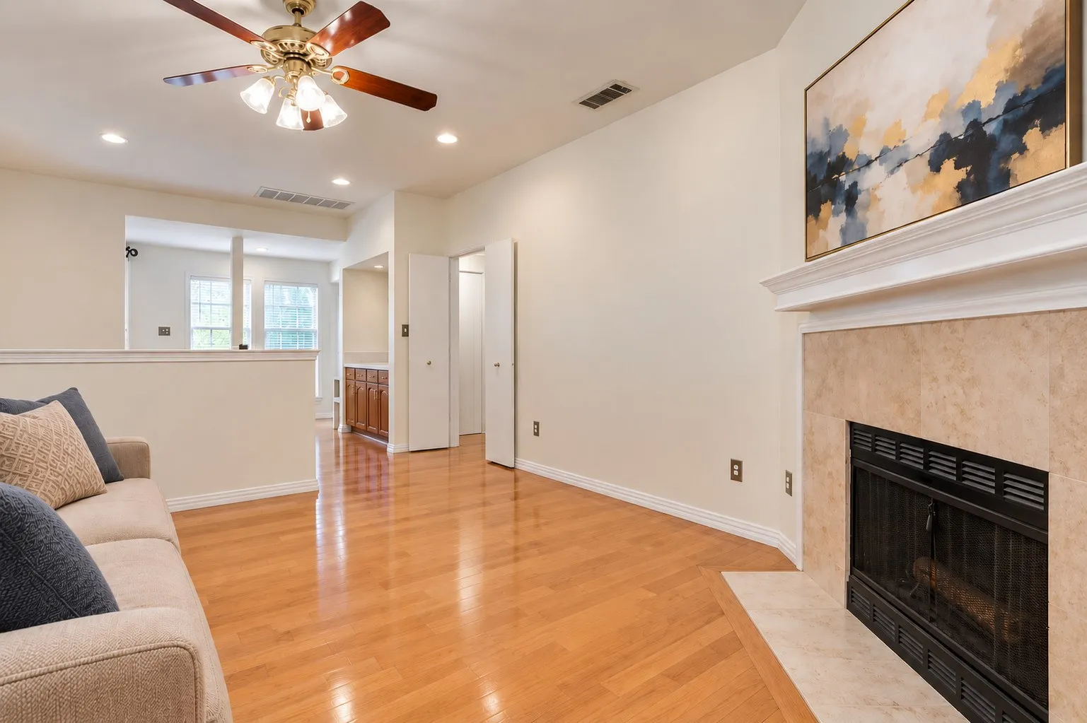 Condominium For Sale in Dallas County , 5100 Verde Valley Lane 280, Dallas, Texas 75254, 2 Bedroom, 2 Bathroom, Garage spaces, 1,154 Sqft, built in 1982, mls#21405092, Real Estate Agent in Dallas, Homes For Sale in Dallas county, Homes For Sale in Dallas, Realtor in Dallas Texas, Real Estate Brokerage Independent Realty Texas, Luminita Cordes Realtor