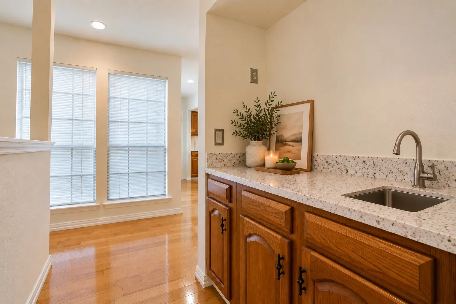 Condominium For Sale in Dallas County , 5100 Verde Valley Lane 280, Dallas, Texas 75254, 2 Bedroom, 2 Bathroom, Garage spaces, 1,154 Sqft, built in 1982, mls#21405092, Real Estate Agent in Dallas, Homes For Sale in Dallas county, Homes For Sale in Dallas, Realtor in Dallas Texas, Real Estate Brokerage Independent Realty Texas, Luminita Cordes Realtor