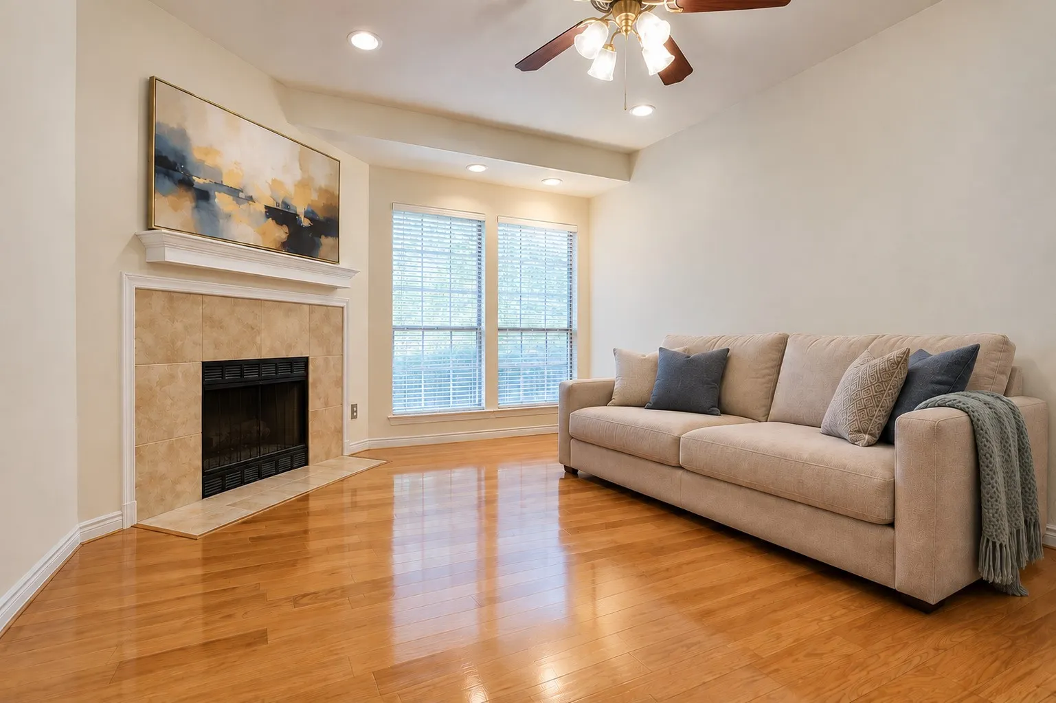 Condominium For Sale in Dallas County , 5100 Verde Valley Lane 280, Dallas, Texas 75254, 2 Bedroom, 2 Bathroom, Garage spaces, 1,154 Sqft, built in 1982, mls#21405092, Real Estate Agent in Dallas, Homes For Sale in Dallas county, Homes For Sale in Dallas, Realtor in Dallas Texas, Real Estate Brokerage Independent Realty Texas, Luminita Cordes Realtor