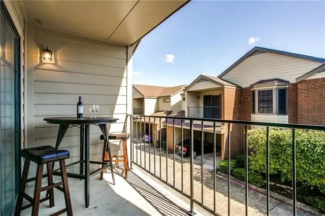 Condominium For Sale in Dallas County , 5100 Verde Valley Lane 280, Dallas, Texas 75254, 2 Bedroom, 2 Bathroom, Garage spaces, 1,154 Sqft, built in 1982, mls#21405092, Real Estate Agent in Dallas, Homes For Sale in Dallas county, Homes For Sale in Dallas, Realtor in Dallas Texas, Real Estate Brokerage Independent Realty Texas, Luminita Cordes Realtor