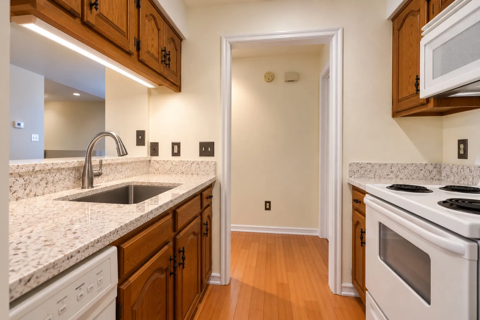 Condominium For Sale in Dallas County , 5100 Verde Valley Lane 280, Dallas, Texas 75254, 2 Bedroom, 2 Bathroom, Garage spaces, 1,154 Sqft, built in 1982, mls#21405092, Real Estate Agent in Dallas, Homes For Sale in Dallas county, Homes For Sale in Dallas, Realtor in Dallas Texas, Real Estate Brokerage Independent Realty Texas, Luminita Cordes Realtor