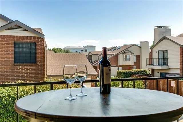 Condominium For Sale in Dallas County , 5100 Verde Valley Lane 280, Dallas, Texas 75254, 2 Bedroom, 2 Bathroom, Garage spaces, 1,154 Sqft, built in 1982, mls#21405092, Real Estate Agent in Dallas, Homes For Sale in Dallas county, Homes For Sale in Dallas, Realtor in Dallas Texas, Real Estate Brokerage Independent Realty Texas, Luminita Cordes Realtor