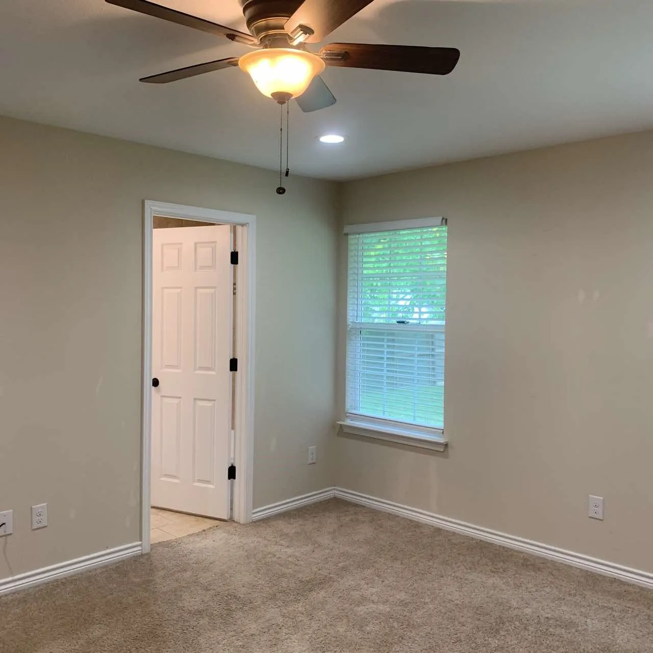 Single Family Residence For Rent in Fannin County , 214 Braz, Bonham, Texas 75418, 3 Bedroom, 2 Bathroom, Garage spaces, 1,496 Sqft, built in 2019, mls#21405251, Real Estate Agent in Bonham, Homes For Rent in Fannin county, Homes For Rent in Bonham, Realtor in Bonham Texas, Real Estate Brokerage Independent Realty Texas, Luminita Cordes Realtor