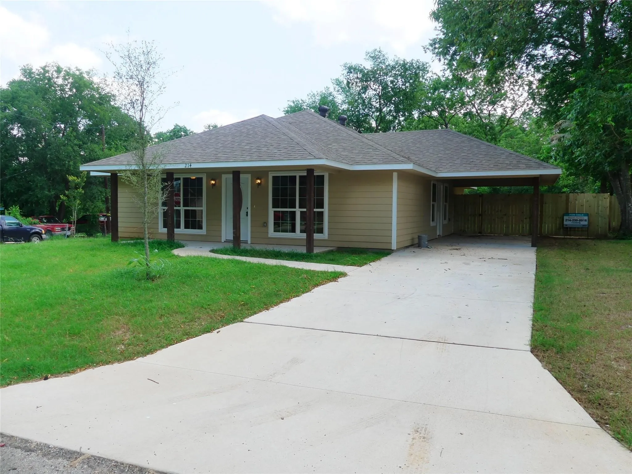 Single Family Residence For Rent in Fannin County , 214 Braz, Bonham, Texas 75418, 3 Bedroom, 2 Bathroom, Garage spaces, 1,496 Sqft, built in 2019, mls#21405251, Real Estate Agent in Bonham, Homes For Rent in Fannin county, Homes For Rent in Bonham, Realtor in Bonham Texas, Real Estate Brokerage Independent Realty Texas, Luminita Cordes Realtor