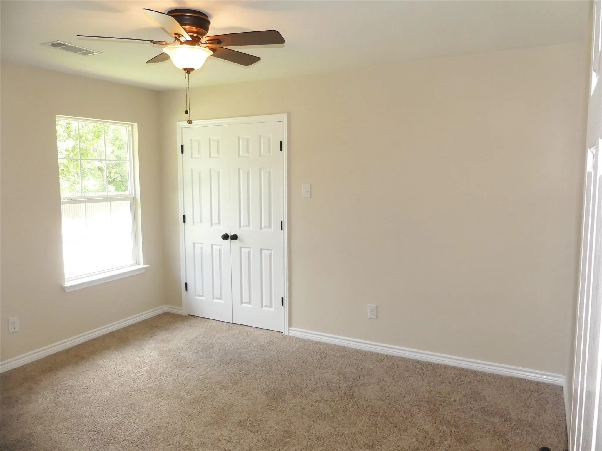 Single Family Residence For Rent in Fannin County , 214 Braz, Bonham, Texas 75418, 3 Bedroom, 2 Bathroom, Garage spaces, 1,496 Sqft, built in 2019, mls#21405251, Real Estate Agent in Bonham, Homes For Rent in Fannin county, Homes For Rent in Bonham, Realtor in Bonham Texas, Real Estate Brokerage Independent Realty Texas, Luminita Cordes Realtor