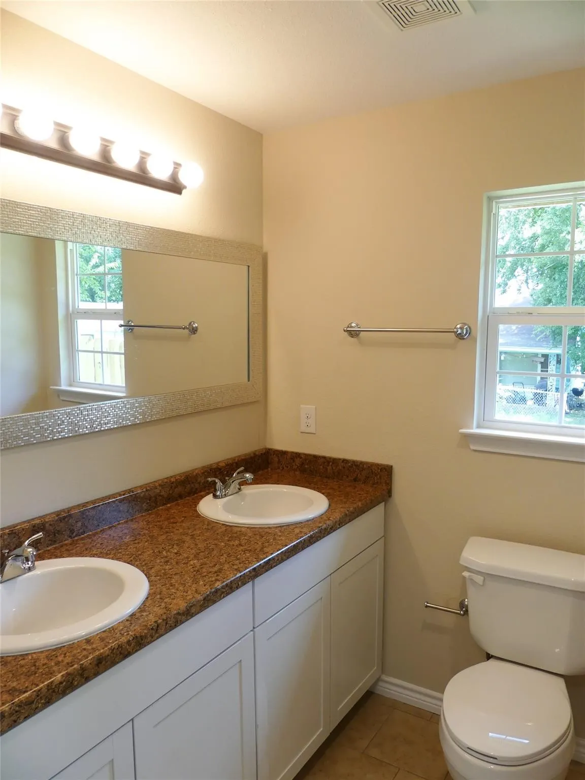 Single Family Residence For Rent in Fannin County , 214 Braz, Bonham, Texas 75418, 3 Bedroom, 2 Bathroom, Garage spaces, 1,496 Sqft, built in 2019, mls#21405251, Real Estate Agent in Bonham, Homes For Rent in Fannin county, Homes For Rent in Bonham, Realtor in Bonham Texas, Real Estate Brokerage Independent Realty Texas, Luminita Cordes Realtor