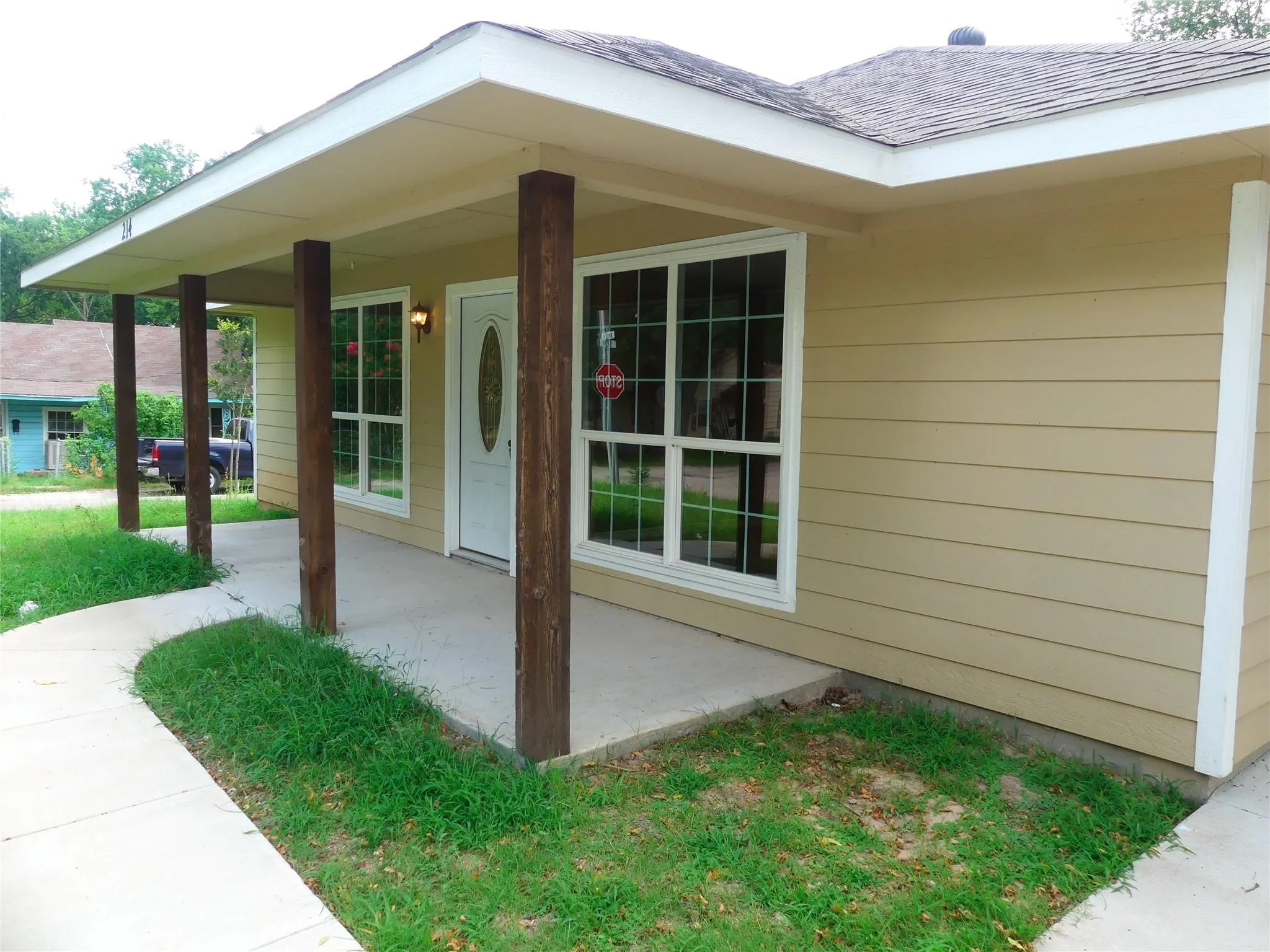 Single Family Residence For Rent in Fannin County , 214 Braz, Bonham, Texas 75418, 3 Bedroom, 2 Bathroom, Garage spaces, 1,496 Sqft, built in 2019, mls#21405251, Real Estate Agent in Bonham, Homes For Rent in Fannin county, Homes For Rent in Bonham, Realtor in Bonham Texas, Real Estate Brokerage Independent Realty Texas, Luminita Cordes Realtor