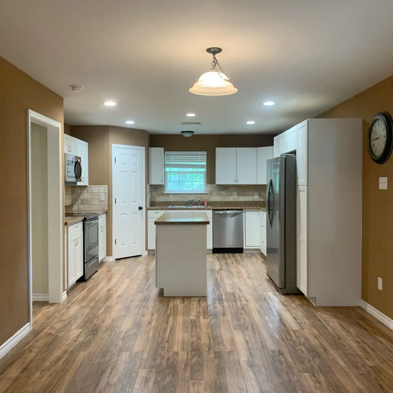 Single Family Residence For Rent in Fannin County , 214 Braz, Bonham, Texas 75418, 3 Bedroom, 2 Bathroom, Garage spaces, 1,496 Sqft, built in 2019, mls#21405251, Real Estate Agent in Bonham, Homes For Rent in Fannin county, Homes For Rent in Bonham, Realtor in Bonham Texas, Real Estate Brokerage Independent Realty Texas, Luminita Cordes Realtor