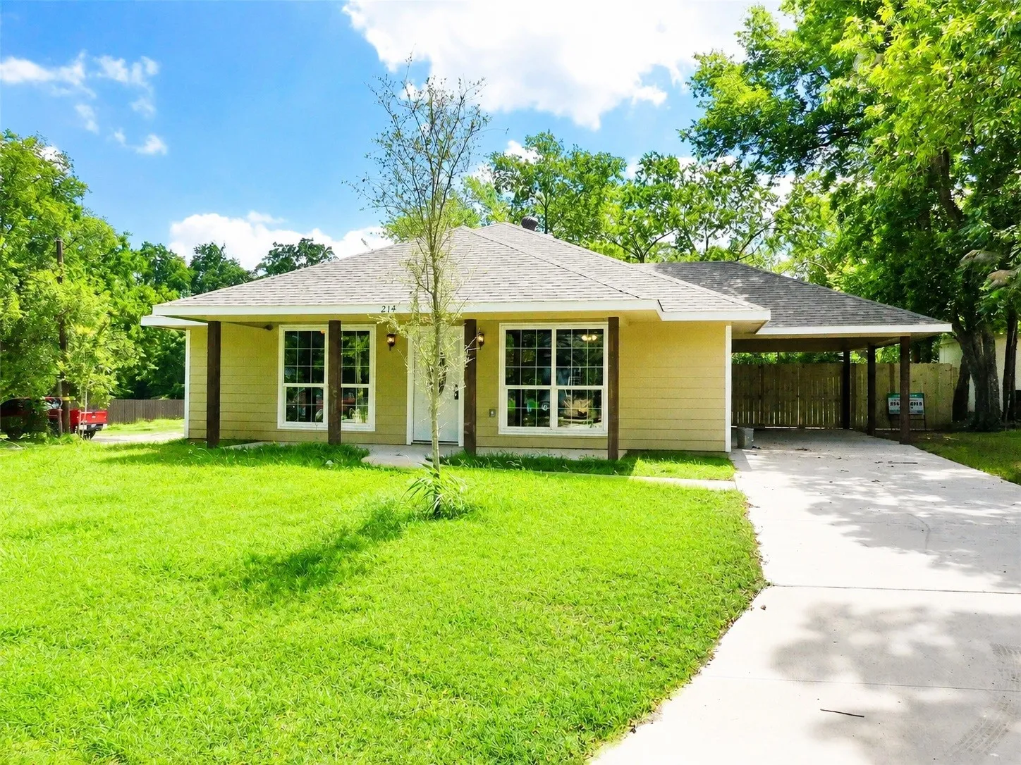 Single Family Residence For Rent in Fannin County , 214 Braz, Bonham, Texas 75418, 3 Bedroom, 2 Bathroom, Garage spaces, 1,496 Sqft, built in 2019, mls#21405251, Real Estate Agent in Bonham, Homes For Rent in Fannin county, Homes For Rent in Bonham, Realtor in Bonham Texas, Real Estate Brokerage Independent Realty Texas, Luminita Cordes Realtor