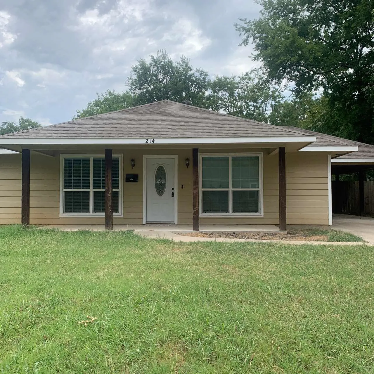 Single Family Residence For Rent in Fannin County , 214 Braz, Bonham, Texas 75418, 3 Bedroom, 2 Bathroom, Garage spaces, 1,496 Sqft, built in 2019, mls#21405251, Real Estate Agent in Bonham, Homes For Rent in Fannin county, Homes For Rent in Bonham, Realtor in Bonham Texas, Real Estate Brokerage Independent Realty Texas, Luminita Cordes Realtor