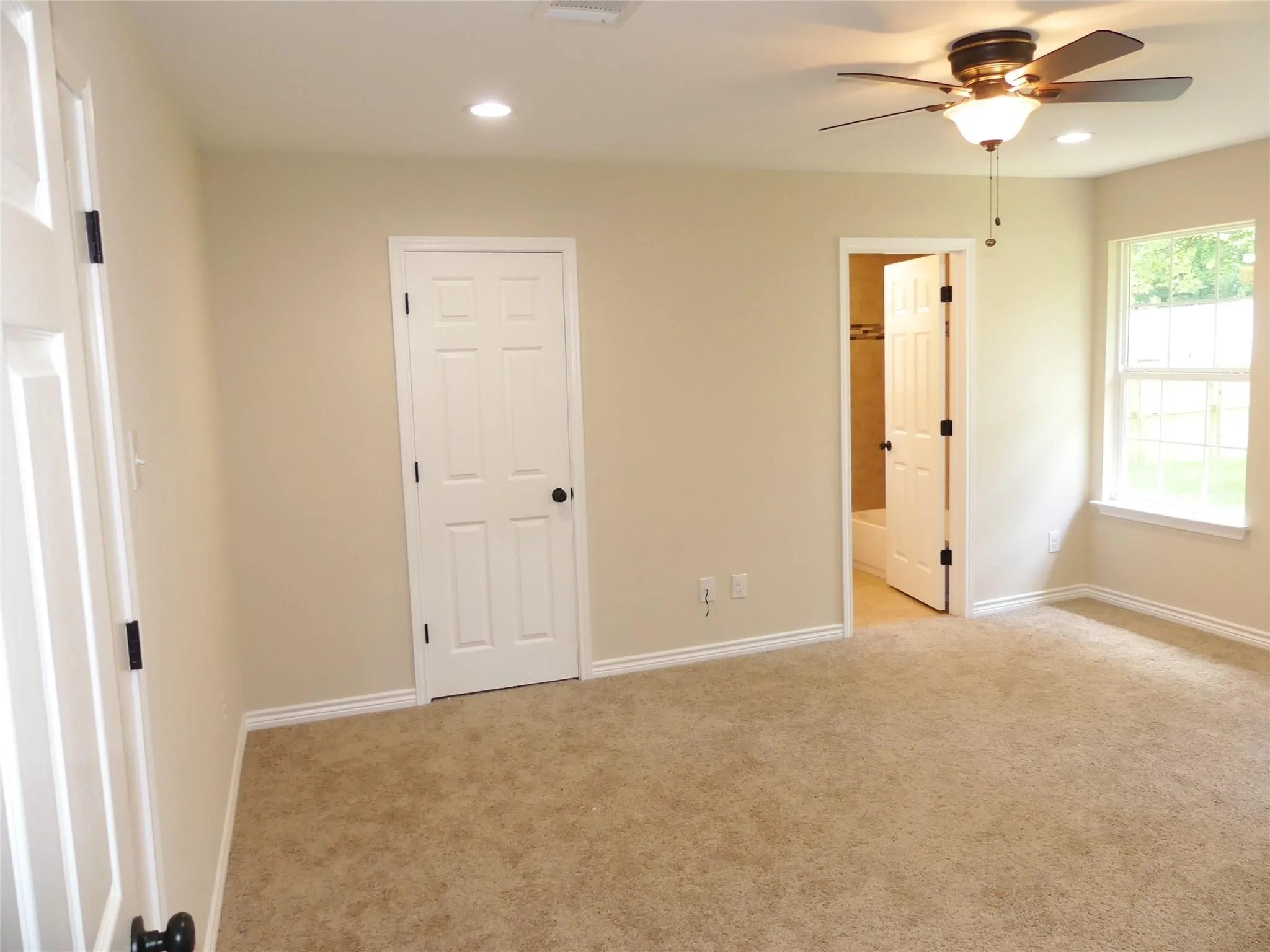 Single Family Residence For Rent in Fannin County , 214 Braz, Bonham, Texas 75418, 3 Bedroom, 2 Bathroom, Garage spaces, 1,496 Sqft, built in 2019, mls#21405251, Real Estate Agent in Bonham, Homes For Rent in Fannin county, Homes For Rent in Bonham, Realtor in Bonham Texas, Real Estate Brokerage Independent Realty Texas, Luminita Cordes Realtor