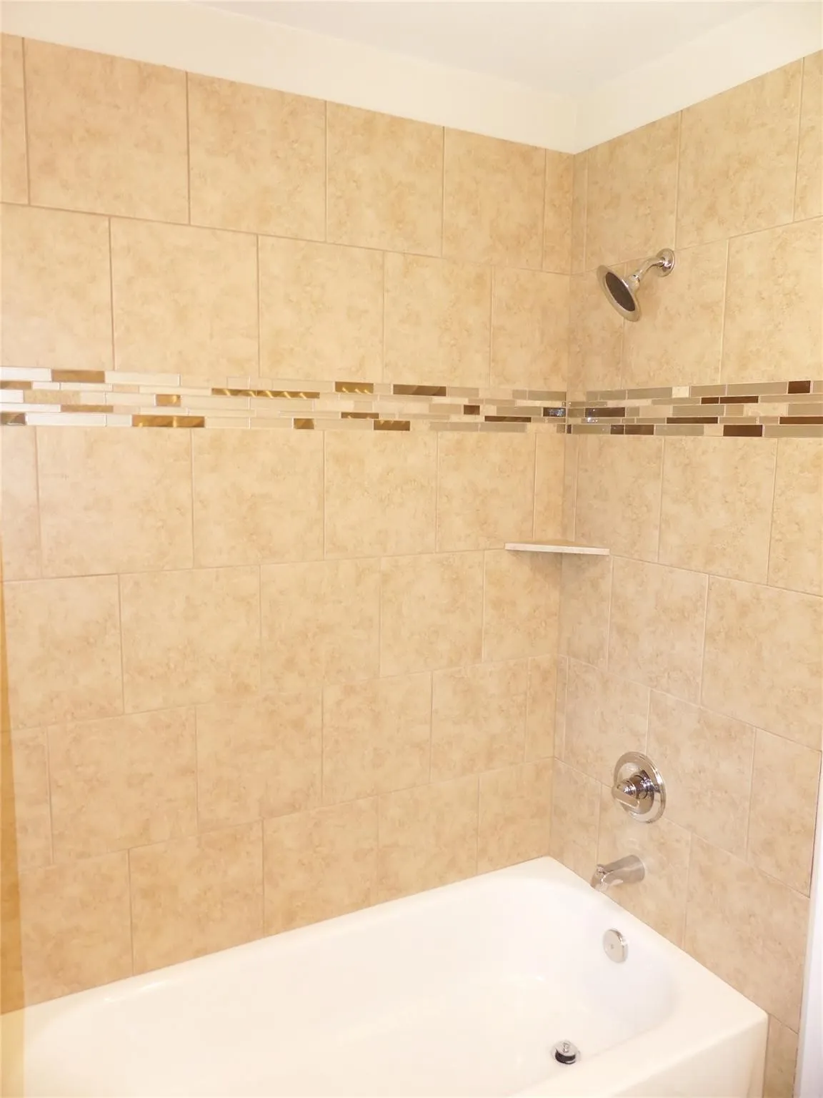 Single Family Residence For Rent in Fannin County , 214 Braz, Bonham, Texas 75418, 3 Bedroom, 2 Bathroom, Garage spaces, 1,496 Sqft, built in 2019, mls#21405251, Real Estate Agent in Bonham, Homes For Rent in Fannin county, Homes For Rent in Bonham, Realtor in Bonham Texas, Real Estate Brokerage Independent Realty Texas, Luminita Cordes Realtor