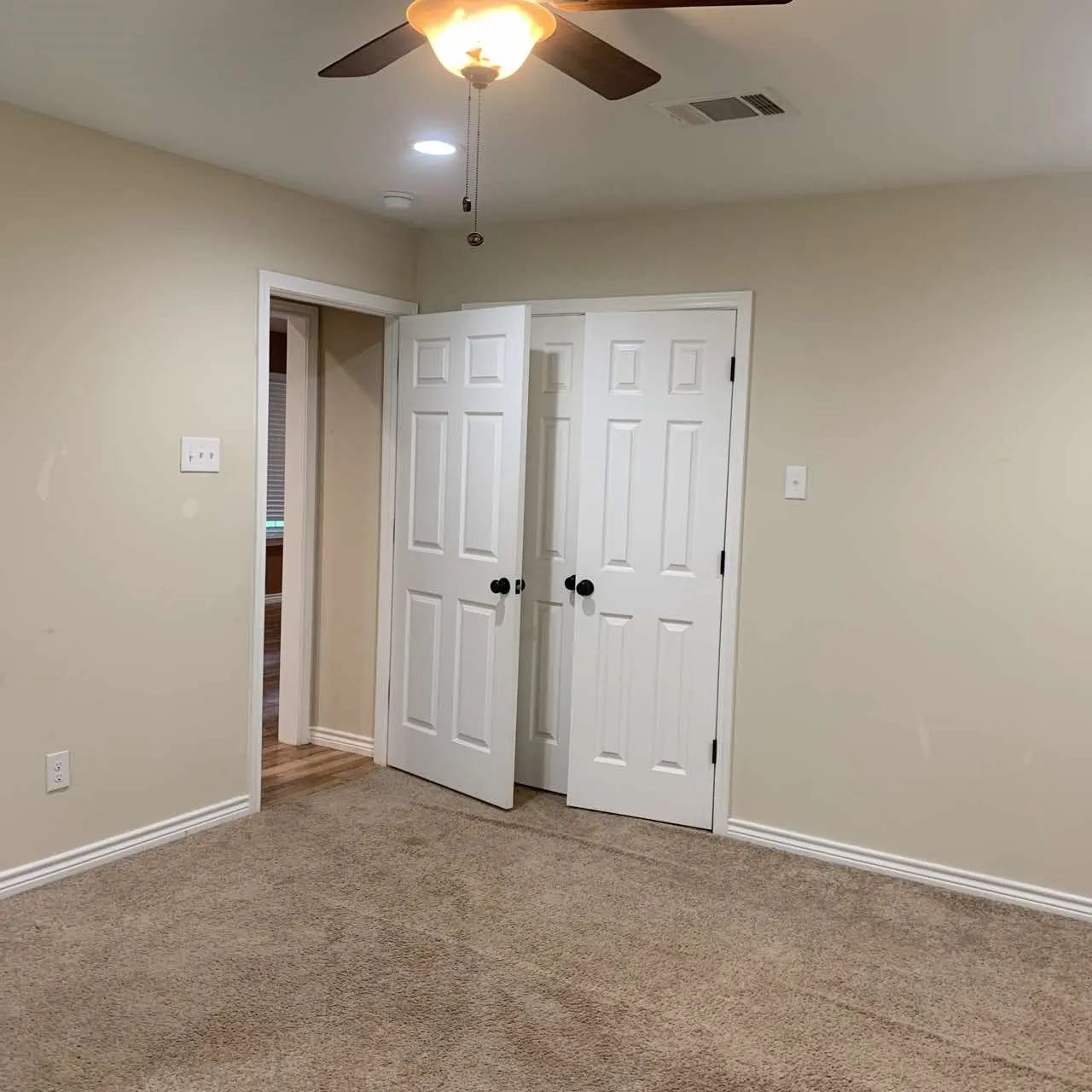 Single Family Residence For Rent in Fannin County , 214 Braz, Bonham, Texas 75418, 3 Bedroom, 2 Bathroom, Garage spaces, 1,496 Sqft, built in 2019, mls#21405251, Real Estate Agent in Bonham, Homes For Rent in Fannin county, Homes For Rent in Bonham, Realtor in Bonham Texas, Real Estate Brokerage Independent Realty Texas, Luminita Cordes Realtor