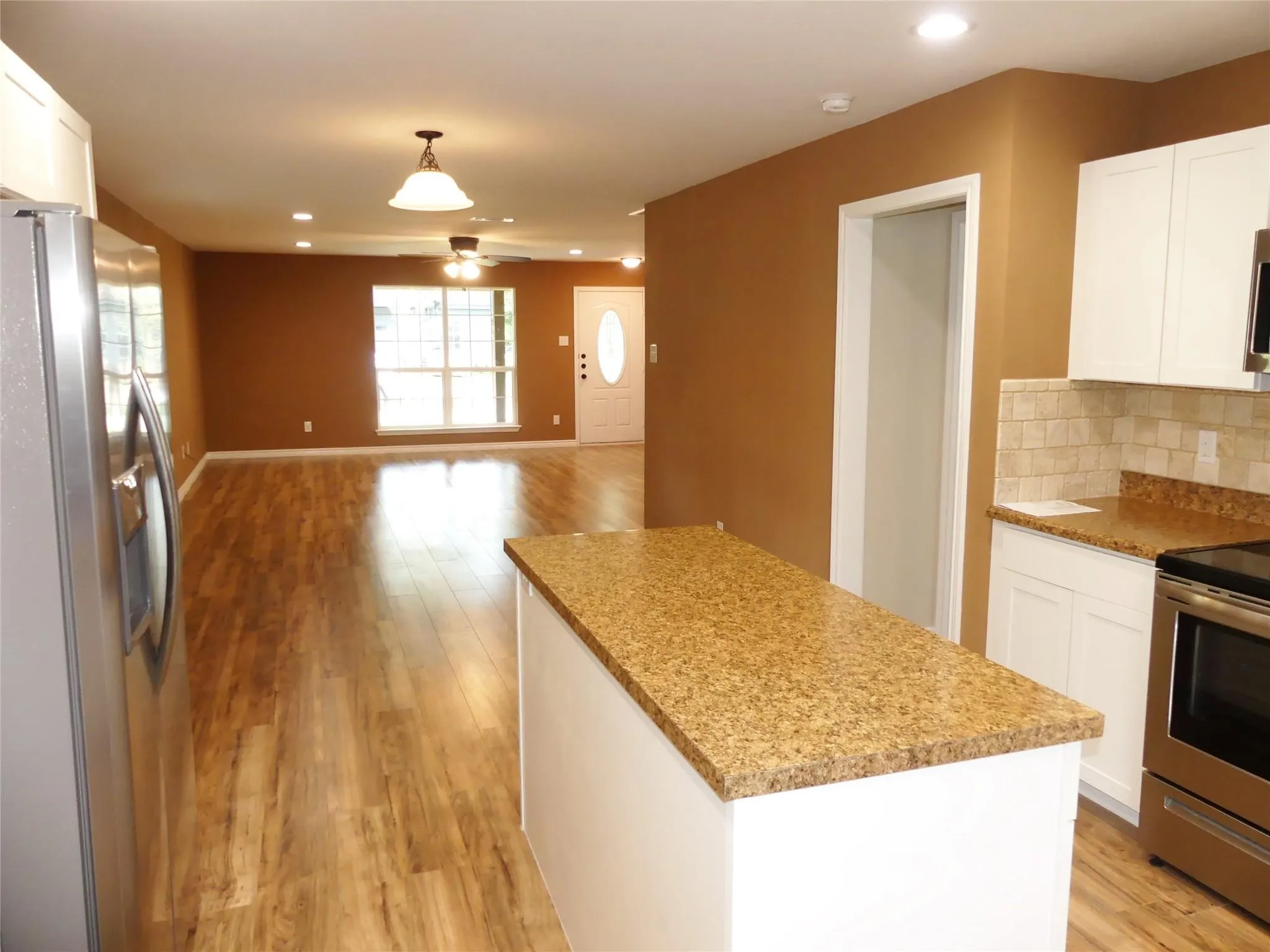 Single Family Residence For Rent in Fannin County , 214 Braz, Bonham, Texas 75418, 3 Bedroom, 2 Bathroom, Garage spaces, 1,496 Sqft, built in 2019, mls#21405251, Real Estate Agent in Bonham, Homes For Rent in Fannin county, Homes For Rent in Bonham, Realtor in Bonham Texas, Real Estate Brokerage Independent Realty Texas, Luminita Cordes Realtor