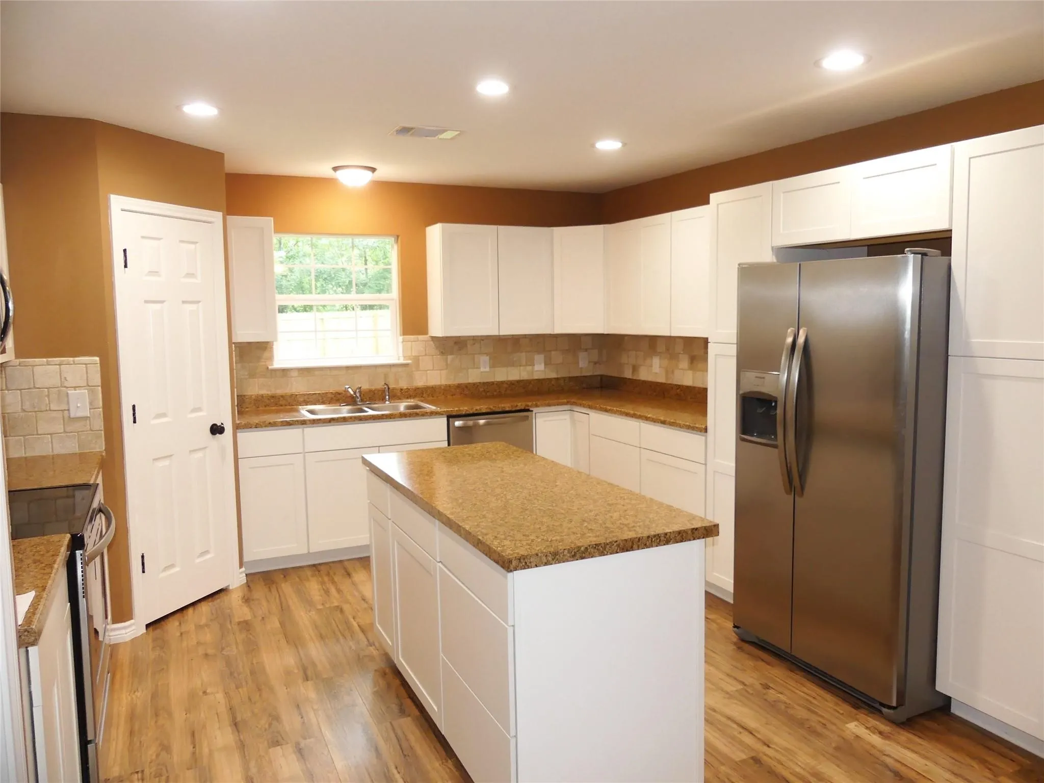 Single Family Residence For Rent in Fannin County , 214 Braz, Bonham, Texas 75418, 3 Bedroom, 2 Bathroom, Garage spaces, 1,496 Sqft, built in 2019, mls#21405251, Real Estate Agent in Bonham, Homes For Rent in Fannin county, Homes For Rent in Bonham, Realtor in Bonham Texas, Real Estate Brokerage Independent Realty Texas, Luminita Cordes Realtor