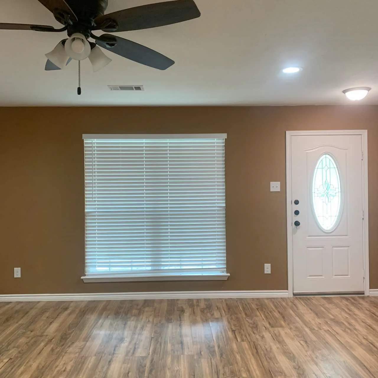 Single Family Residence For Rent in Fannin County , 214 Braz, Bonham, Texas 75418, 3 Bedroom, 2 Bathroom, Garage spaces, 1,496 Sqft, built in 2019, mls#21405251, Real Estate Agent in Bonham, Homes For Rent in Fannin county, Homes For Rent in Bonham, Realtor in Bonham Texas, Real Estate Brokerage Independent Realty Texas, Luminita Cordes Realtor