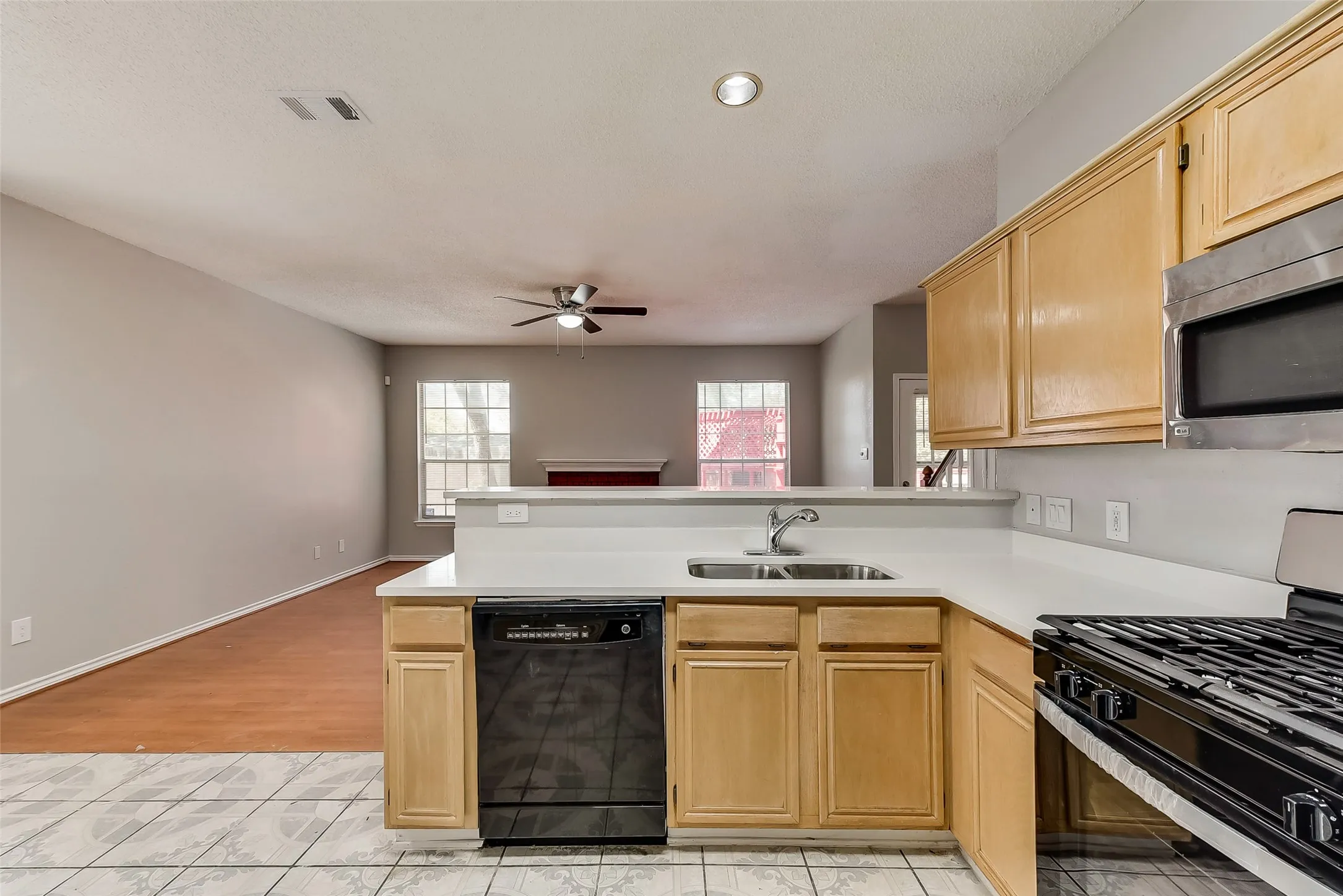 Single Family Residence For Rent in Dallas County , 503 Las Cruces Drive, Irving, Texas 75063, 4 Bedroom, 3 Bathroom, 2 Garage spaces, 2,240 Sqft, built in 1990, mls#21391094, Real Estate Agent in Irving, Homes For Rent in Dallas county, Homes For Rent in Irving, Realtor in Irving Texas, Real Estate Brokerage Independent Realty Texas, Luminita Cordes Realtor