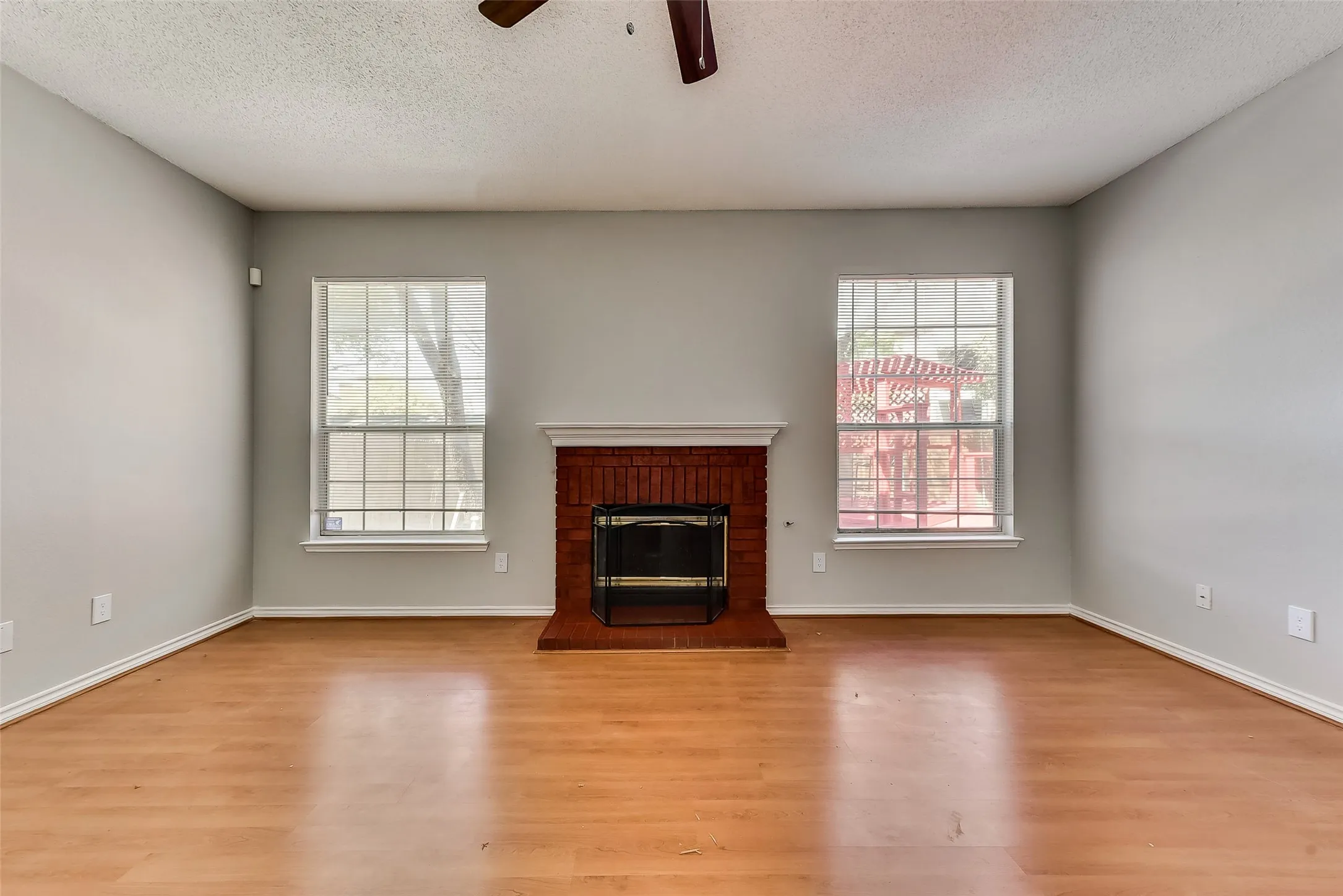 Single Family Residence For Rent in Dallas County , 503 Las Cruces Drive, Irving, Texas 75063, 4 Bedroom, 3 Bathroom, 2 Garage spaces, 2,240 Sqft, built in 1990, mls#21391094, Real Estate Agent in Irving, Homes For Rent in Dallas county, Homes For Rent in Irving, Realtor in Irving Texas, Real Estate Brokerage Independent Realty Texas, Luminita Cordes Realtor