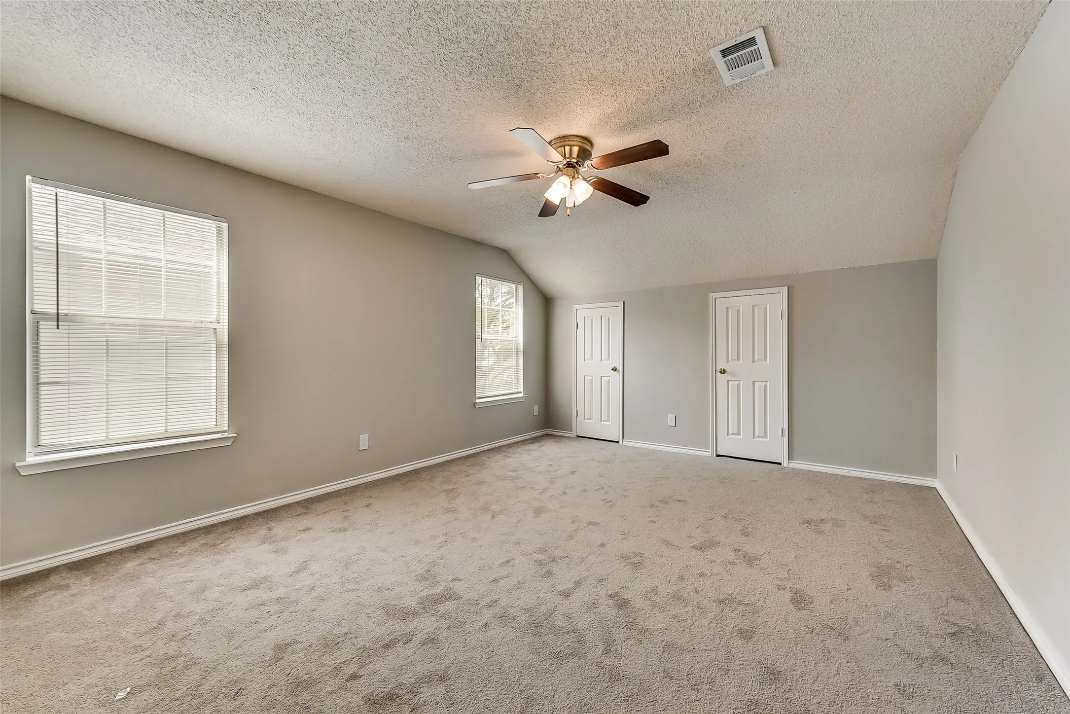Single Family Residence For Rent in Dallas County , 503 Las Cruces Drive, Irving, Texas 75063, 4 Bedroom, 3 Bathroom, 2 Garage spaces, 2,240 Sqft, built in 1990, mls#21391094, Real Estate Agent in Irving, Homes For Rent in Dallas county, Homes For Rent in Irving, Realtor in Irving Texas, Real Estate Brokerage Independent Realty Texas, Luminita Cordes Realtor