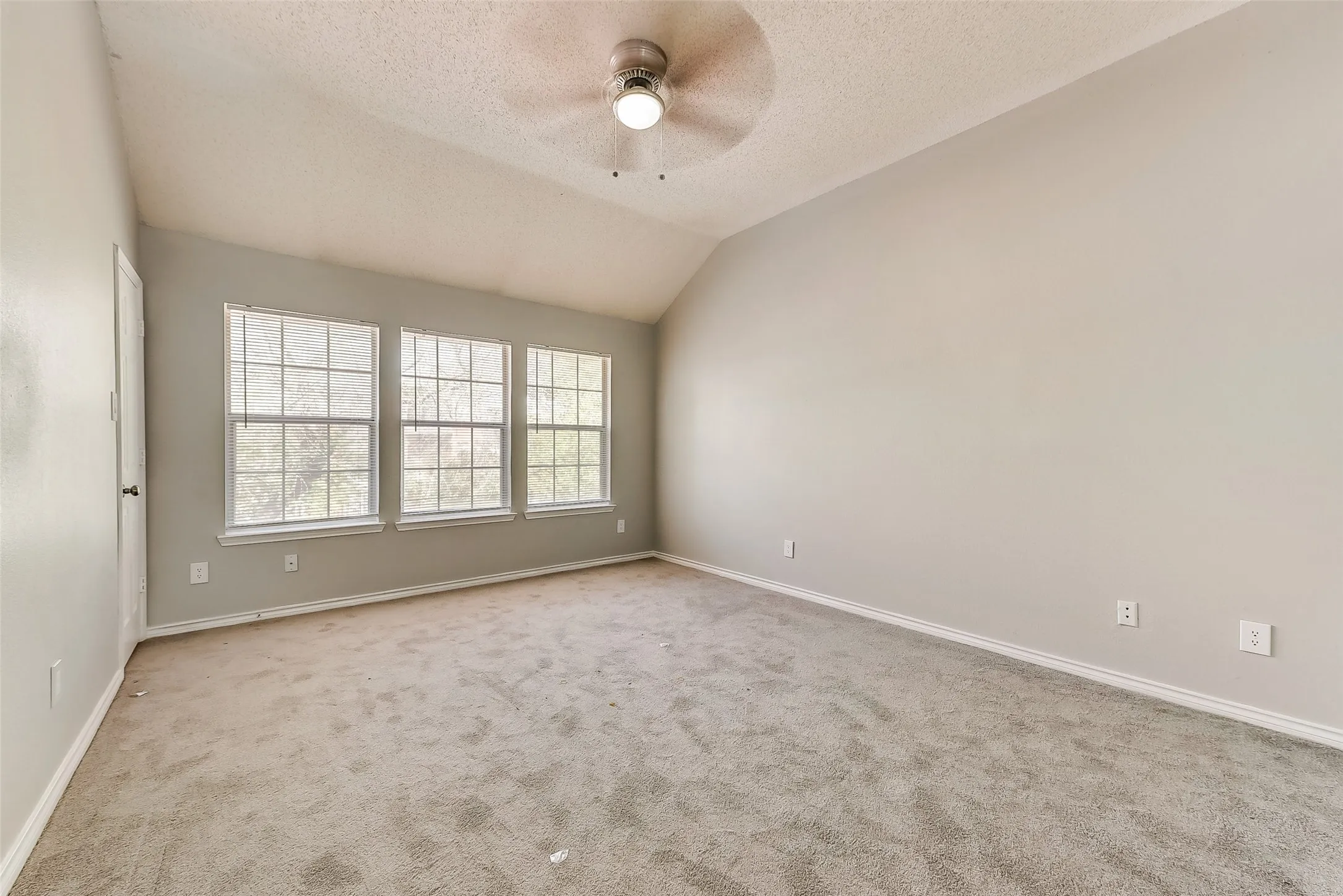 Single Family Residence For Rent in Dallas County , 503 Las Cruces Drive, Irving, Texas 75063, 4 Bedroom, 3 Bathroom, 2 Garage spaces, 2,240 Sqft, built in 1990, mls#21391094, Real Estate Agent in Irving, Homes For Rent in Dallas county, Homes For Rent in Irving, Realtor in Irving Texas, Real Estate Brokerage Independent Realty Texas, Luminita Cordes Realtor