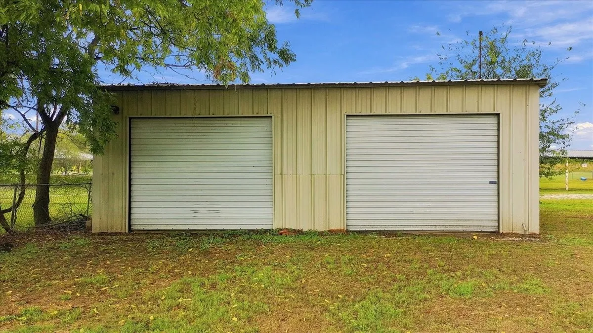 30 foot metal shop on concrete