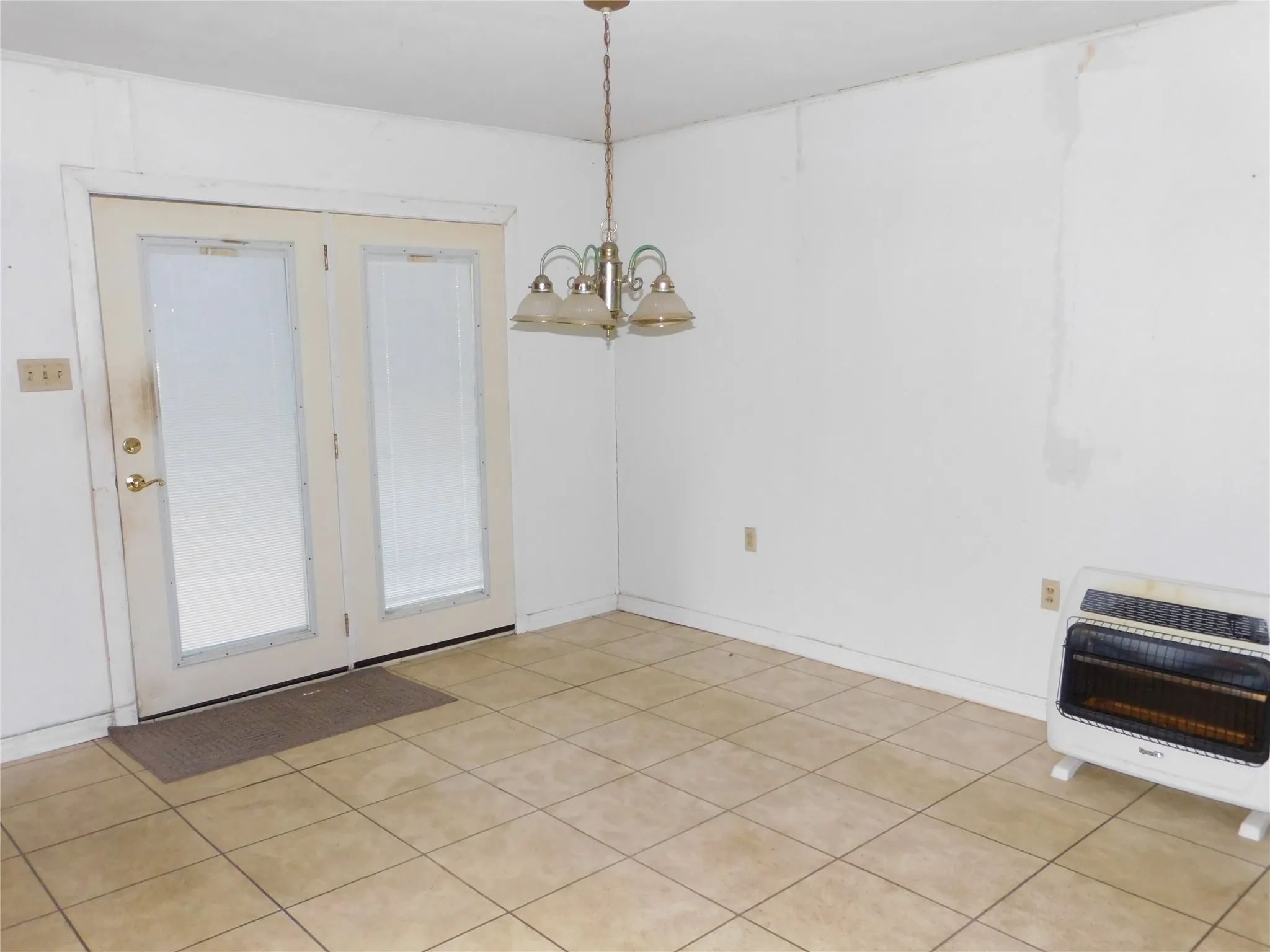 Single Family Residence For Sale in Hill County , 712 N Allyn Avenue E, Mount Calm, Texas 76673, 3 Bedroom, 2 Bathroom, 2 Garage spaces, 1,811 Sqft, built in 1968, mls#21404375, Real Estate Agent in Mount Calm, Homes For Sale in Hill county, Homes For Sale in Mount Calm, Realtor in Mount Calm Texas, Real Estate Brokerage Independent Realty Texas, Luminita Cordes Realtor
