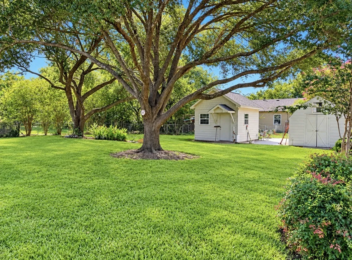 Single Family Residence For Sale in Cooke County , 1500 E California Street, Gainesville, Texas 76240, 4 Bedroom, 2 Bathroom, 2 Garage spaces, 2,638 Sqft, built in 1979, mls#21404319, Real Estate Agent in Gainesville, Homes For Sale in Cooke county, Homes For Sale in Gainesville, Realtor in Gainesville Texas, Real Estate Brokerage Independent Realty Texas, Luminita Cordes Realtor