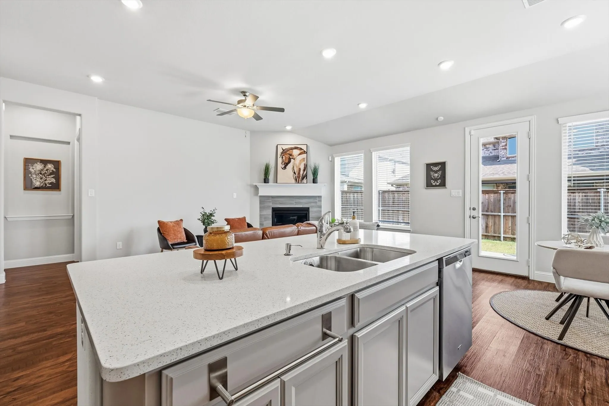 Single Family Residence For Rent in Collin County , 2371 Canary Grass Lane, Prosper, Texas 75078, 3 Bedroom, 3 Bathroom, 2 Garage spaces, 2,315 Sqft, built in 2020, mls#21405272, Real Estate Agent in Prosper, Homes For Rent in Collin county, Homes For Rent in Prosper, Realtor in Prosper Texas, Real Estate Brokerage Independent Realty Texas, Luminita Cordes Realtor