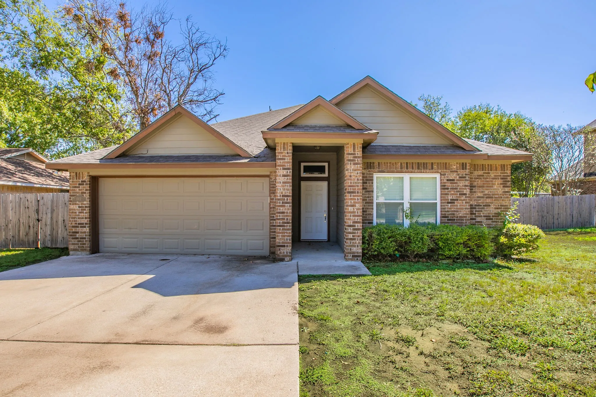 Single Family Residence For Sale in Mc Lennan County , 1502 Jane Lane, West, Texas 76691, 3 Bedroom, 2 Bathroom, 2 Garage spaces, 1,600 Sqft, built in 2013, mls#21405182, Real Estate Agent in West, Homes For Sale in Mc Lennan county, Homes For Sale in West, Realtor in West Texas, Real Estate Brokerage Independent Realty Texas, Luminita Cordes Realtor