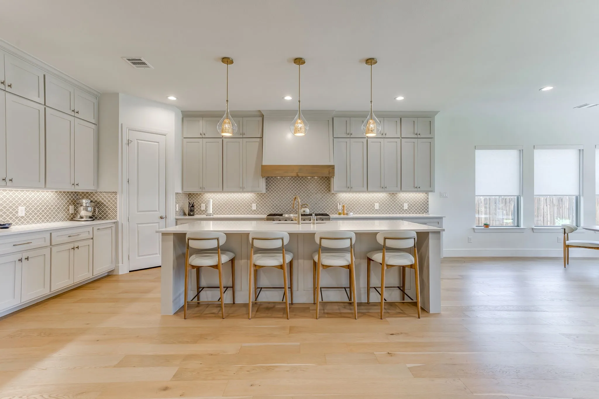 Single Family Residence For Sale in Parker County , 950 Highlands Avenue, Aledo, Texas 76008, 4 Bedroom, 3 Bathroom, 2 Garage spaces, 3,411 Sqft, built in 2024, mls#21404459, Real Estate Agent in Aledo, Homes For Sale in Parker county, Homes For Sale in Aledo, Realtor in Aledo Texas, Real Estate Brokerage Independent Realty Texas, Luminita Cordes Realtor