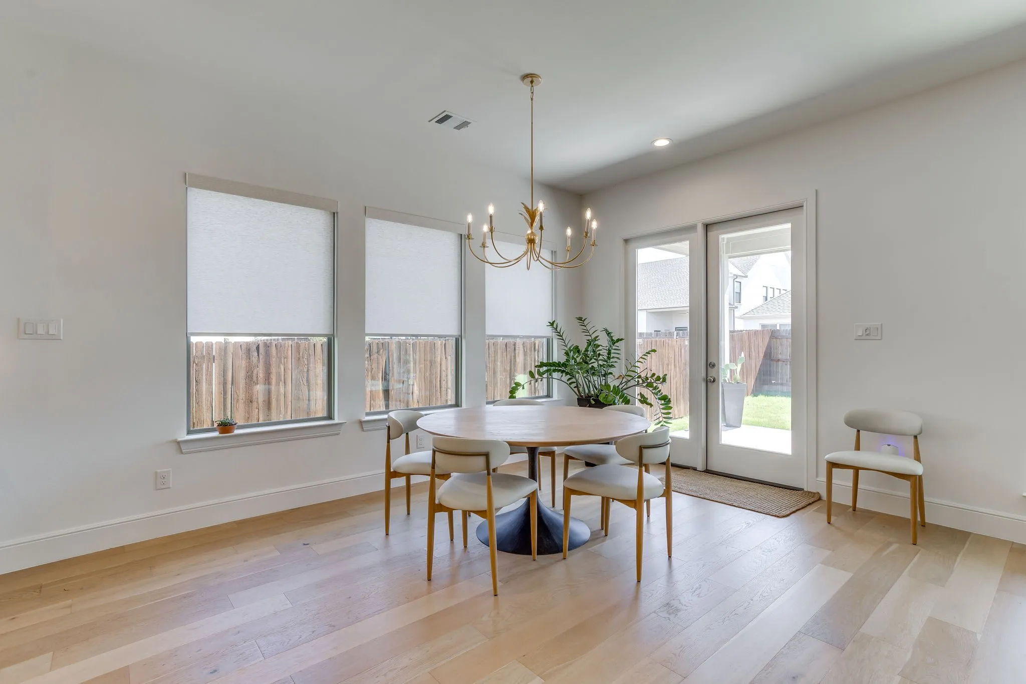 Single Family Residence For Sale in Parker County , 950 Highlands Avenue, Aledo, Texas 76008, 4 Bedroom, 3 Bathroom, 2 Garage spaces, 3,411 Sqft, built in 2024, mls#21404459, Real Estate Agent in Aledo, Homes For Sale in Parker county, Homes For Sale in Aledo, Realtor in Aledo Texas, Real Estate Brokerage Independent Realty Texas, Luminita Cordes Realtor