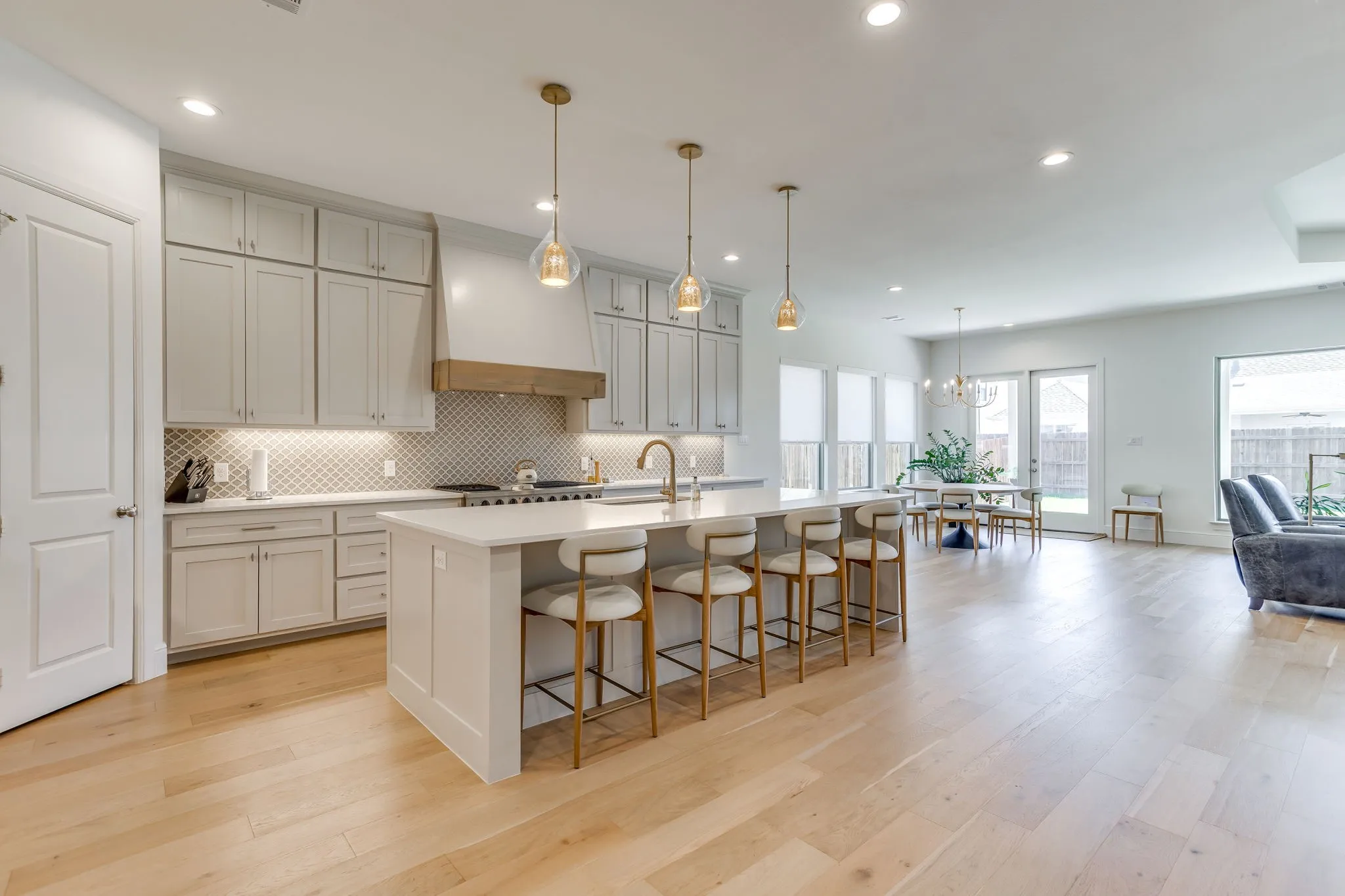 Single Family Residence For Sale in Parker County , 950 Highlands Avenue, Aledo, Texas 76008, 4 Bedroom, 3 Bathroom, 2 Garage spaces, 3,411 Sqft, built in 2024, mls#21404459, Real Estate Agent in Aledo, Homes For Sale in Parker county, Homes For Sale in Aledo, Realtor in Aledo Texas, Real Estate Brokerage Independent Realty Texas, Luminita Cordes Realtor