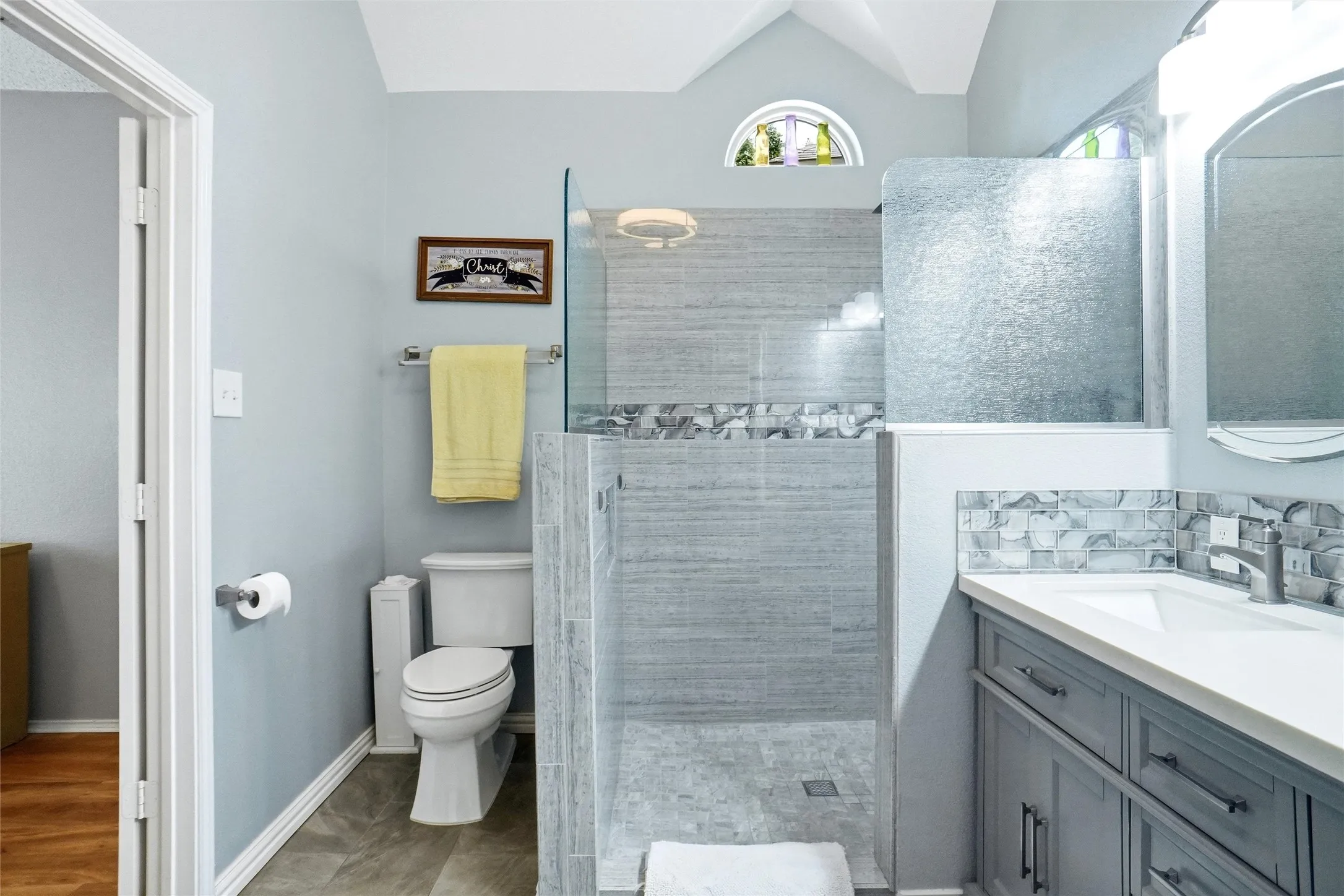 Single Family Residence For Rent in Tarrant County , 6951 Chaco Trail, Fort Worth, Texas 76137, 4 Bedroom, 2 Bathroom, 2 Garage spaces, 1,298 Sqft, built in 1998, mls#21405280, Real Estate Agent in Fort Worth, Homes For Rent in Tarrant county, Homes For Rent in Fort Worth, Realtor in Fort Worth Texas, Real Estate Brokerage Independent Realty Texas, Luminita Cordes Realtor