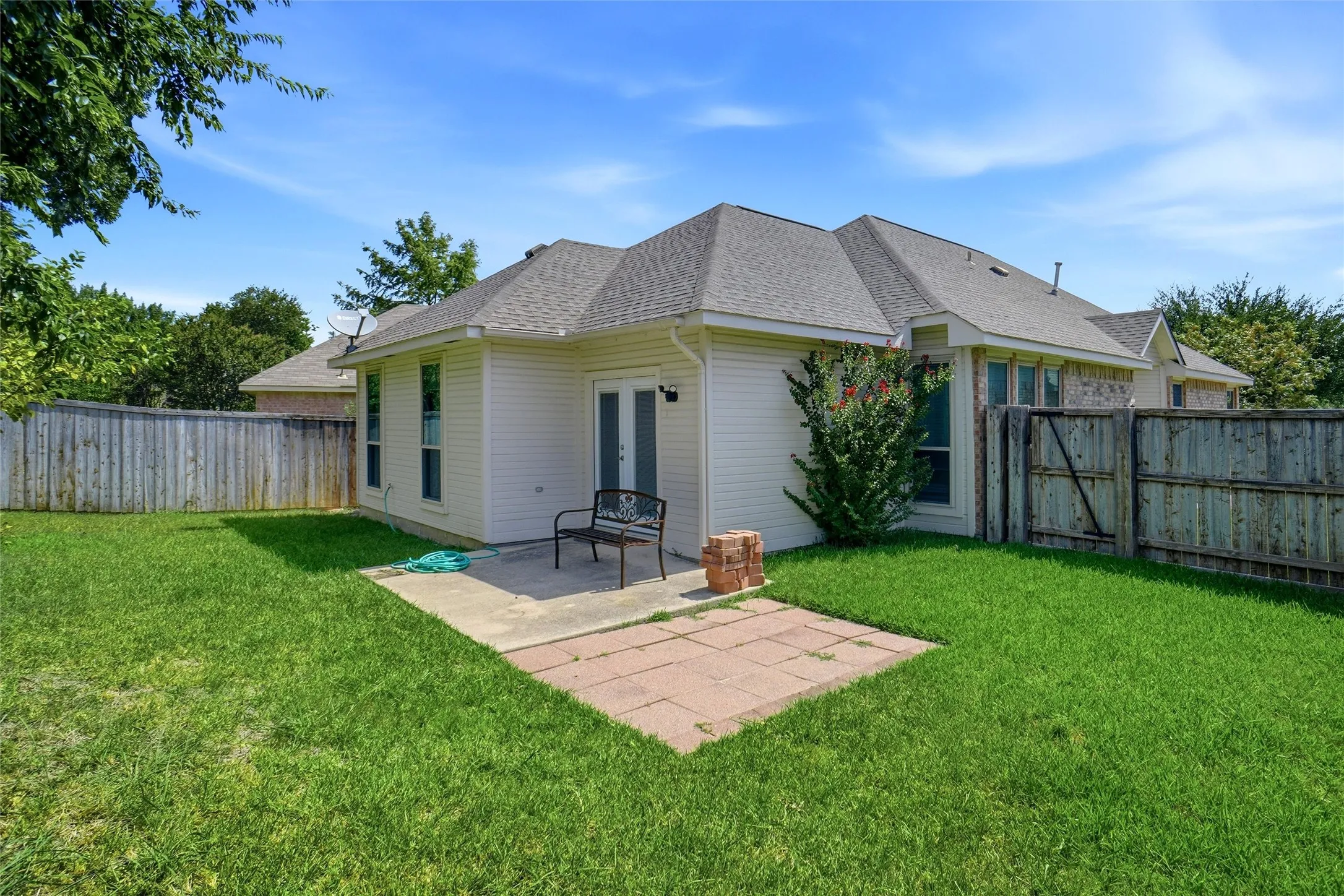 Single Family Residence For Rent in Tarrant County , 6951 Chaco Trail, Fort Worth, Texas 76137, 4 Bedroom, 2 Bathroom, 2 Garage spaces, 1,298 Sqft, built in 1998, mls#21405280, Real Estate Agent in Fort Worth, Homes For Rent in Tarrant county, Homes For Rent in Fort Worth, Realtor in Fort Worth Texas, Real Estate Brokerage Independent Realty Texas, Luminita Cordes Realtor