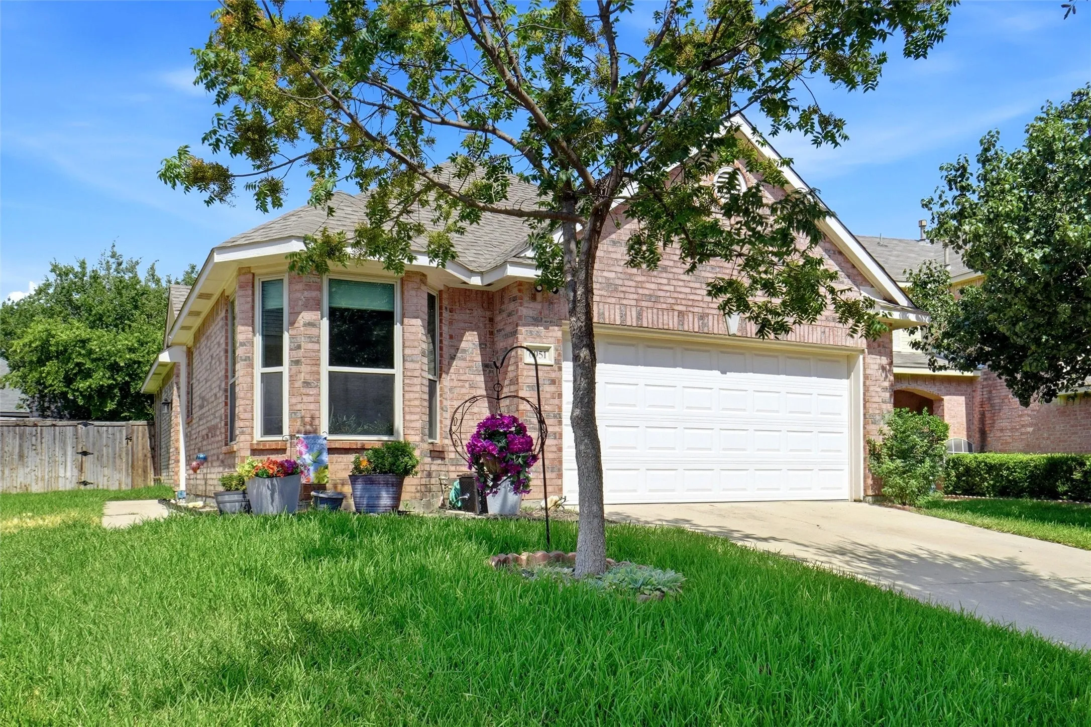 Single Family Residence For Rent in Tarrant County , 6951 Chaco Trail, Fort Worth, Texas 76137, 4 Bedroom, 2 Bathroom, 2 Garage spaces, 1,298 Sqft, built in 1998, mls#21405280, Real Estate Agent in Fort Worth, Homes For Rent in Tarrant county, Homes For Rent in Fort Worth, Realtor in Fort Worth Texas, Real Estate Brokerage Independent Realty Texas, Luminita Cordes Realtor