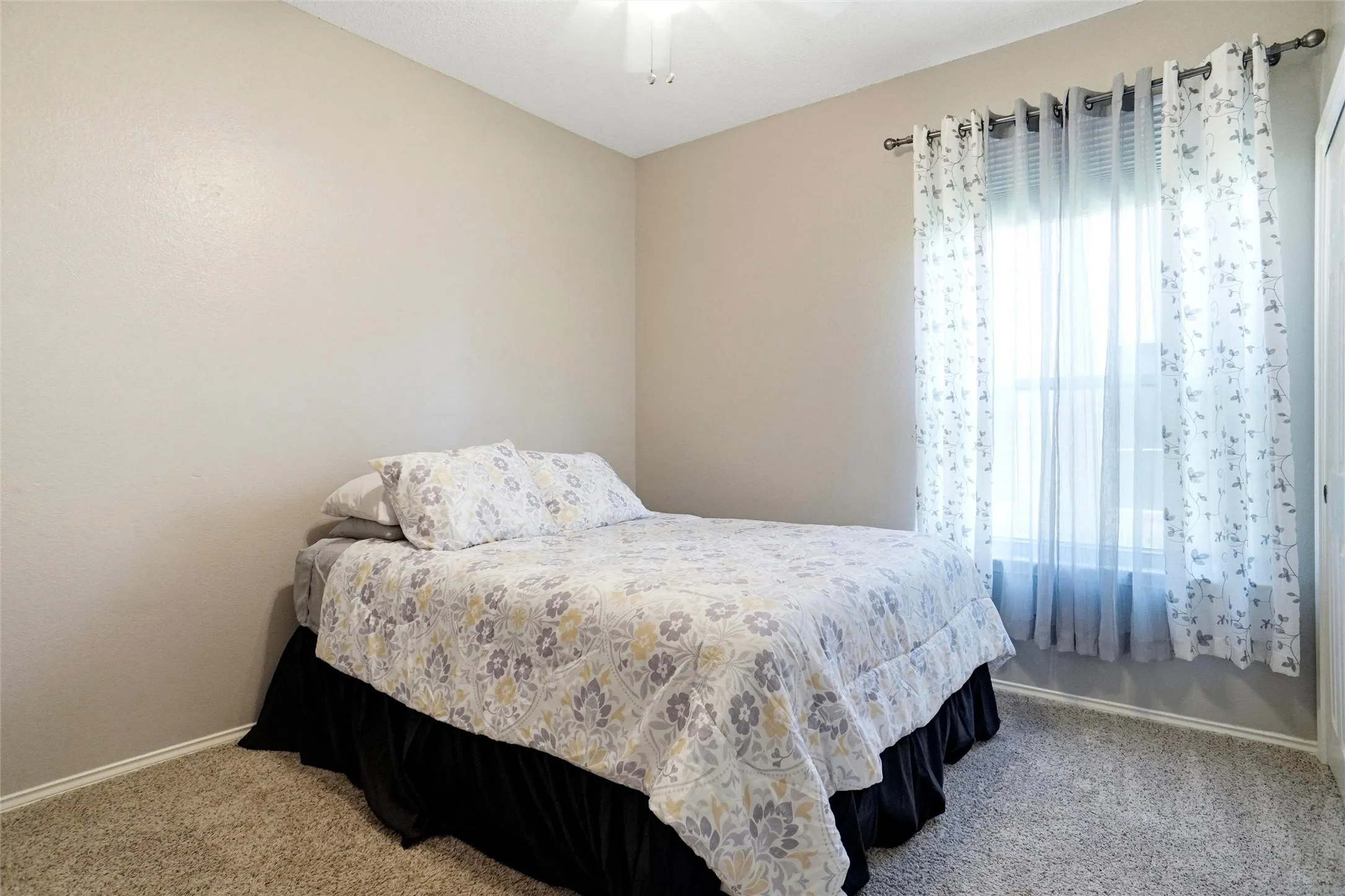 Single Family Residence For Rent in Tarrant County , 6951 Chaco Trail, Fort Worth, Texas 76137, 4 Bedroom, 2 Bathroom, 2 Garage spaces, 1,298 Sqft, built in 1998, mls#21405280, Real Estate Agent in Fort Worth, Homes For Rent in Tarrant county, Homes For Rent in Fort Worth, Realtor in Fort Worth Texas, Real Estate Brokerage Independent Realty Texas, Luminita Cordes Realtor